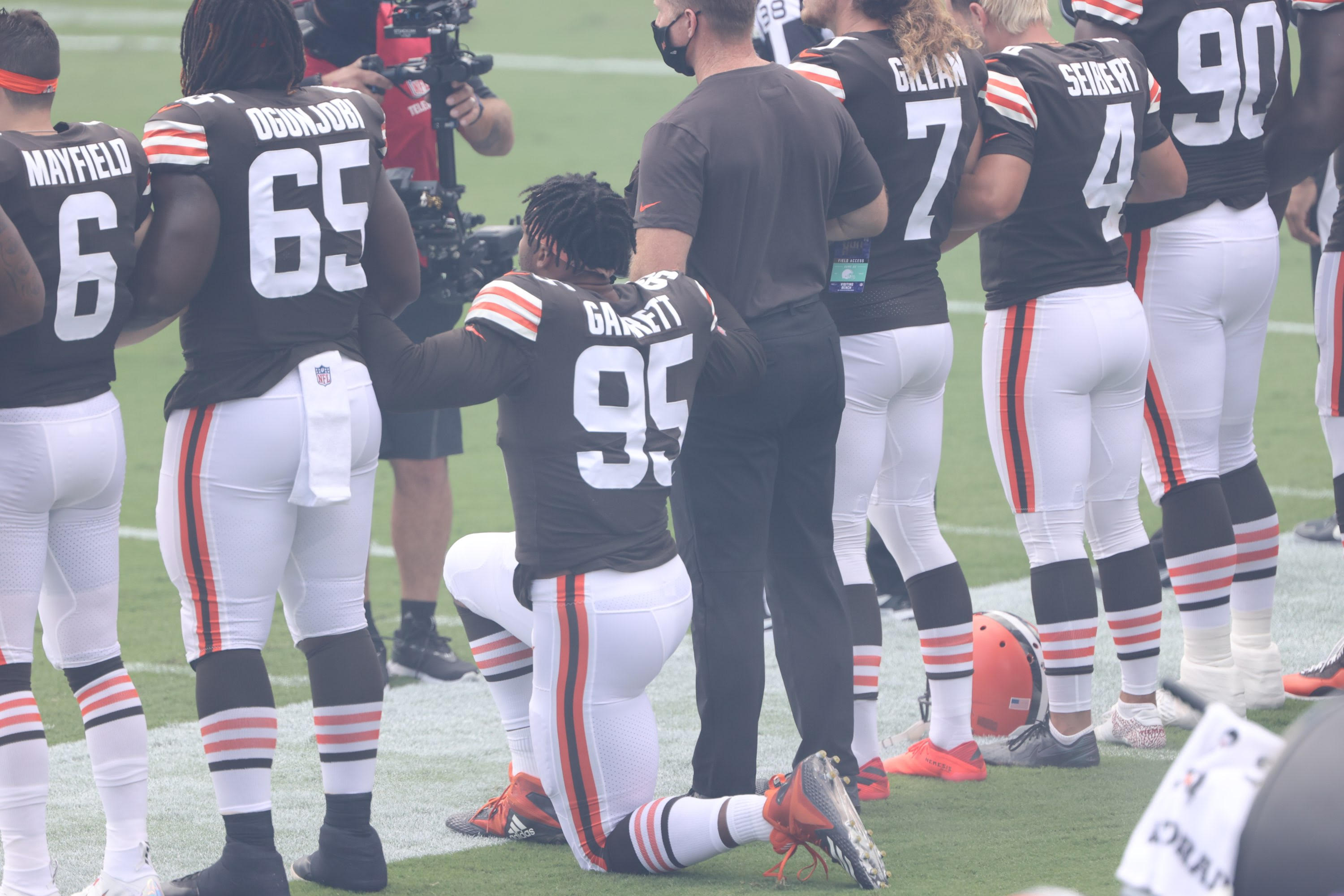 Cleveland Browns star Garrett respects decision to bench him 3 plays