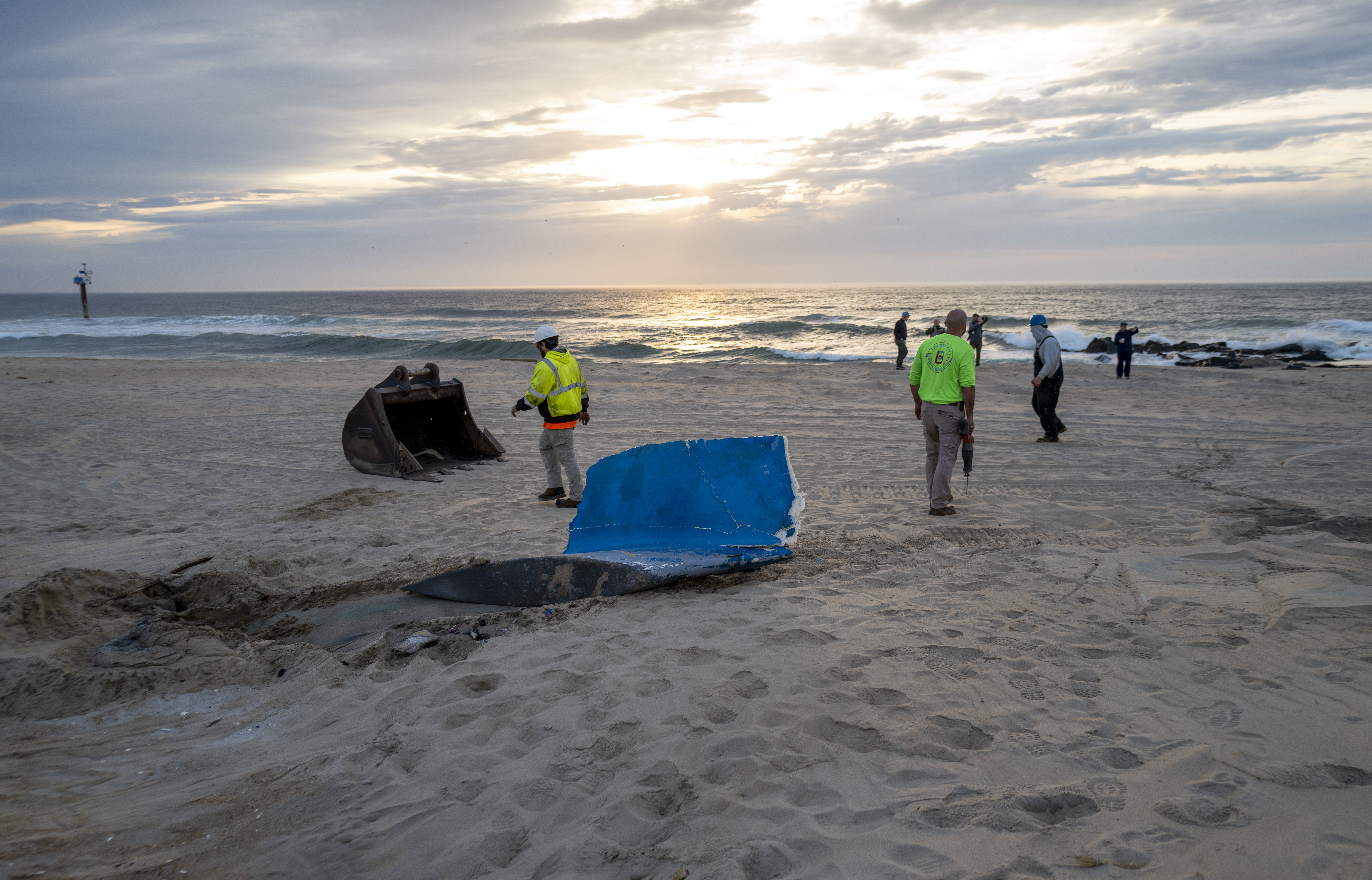 邦楽 DJ HIKARU BEACH CLEAN SLIPPING OUT Sea Girt sailboat removed from beach - nj.com