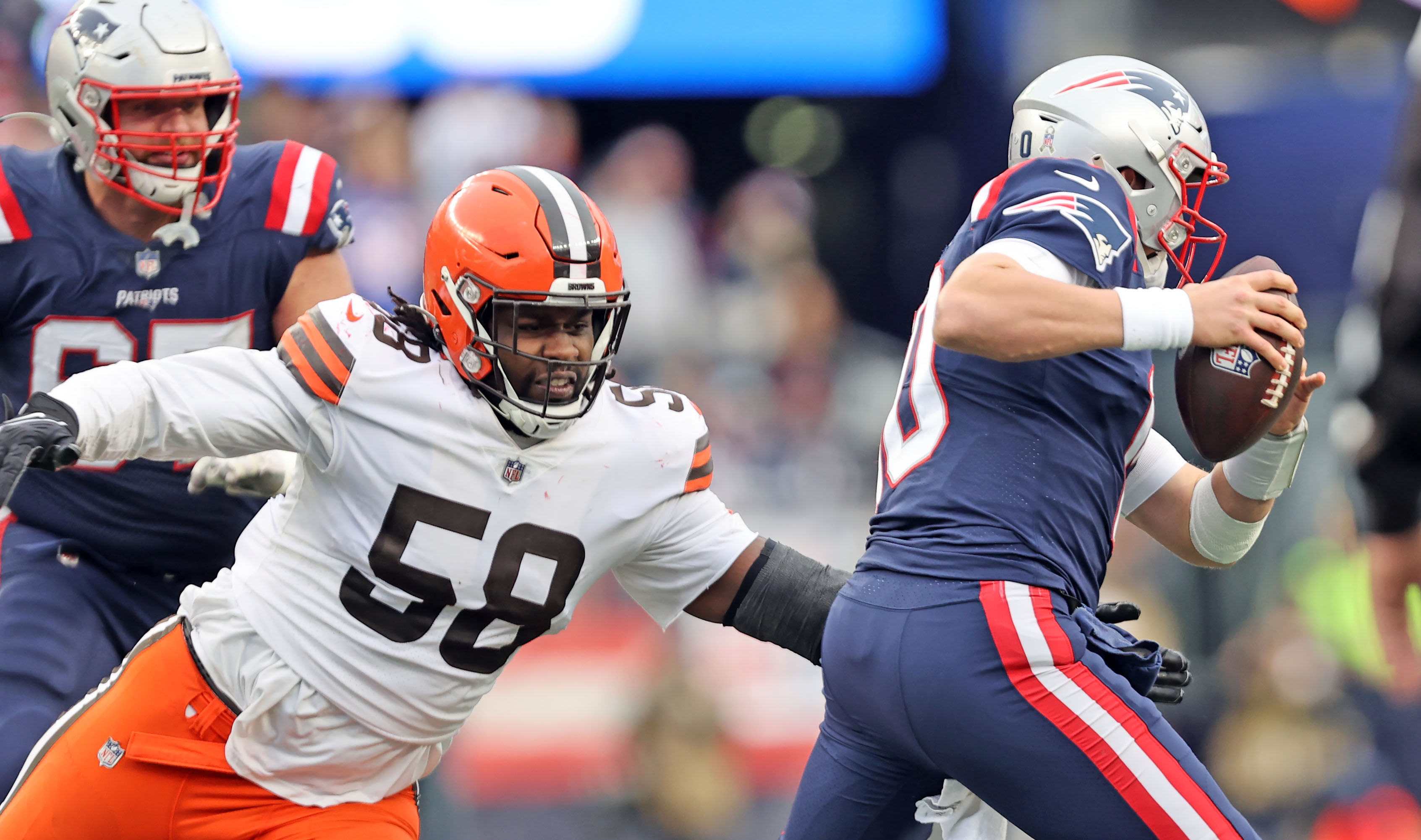 How Myles Garrett, Jadeveon Clowney and the rest of the Browns defense  graded vs. the Chargers 