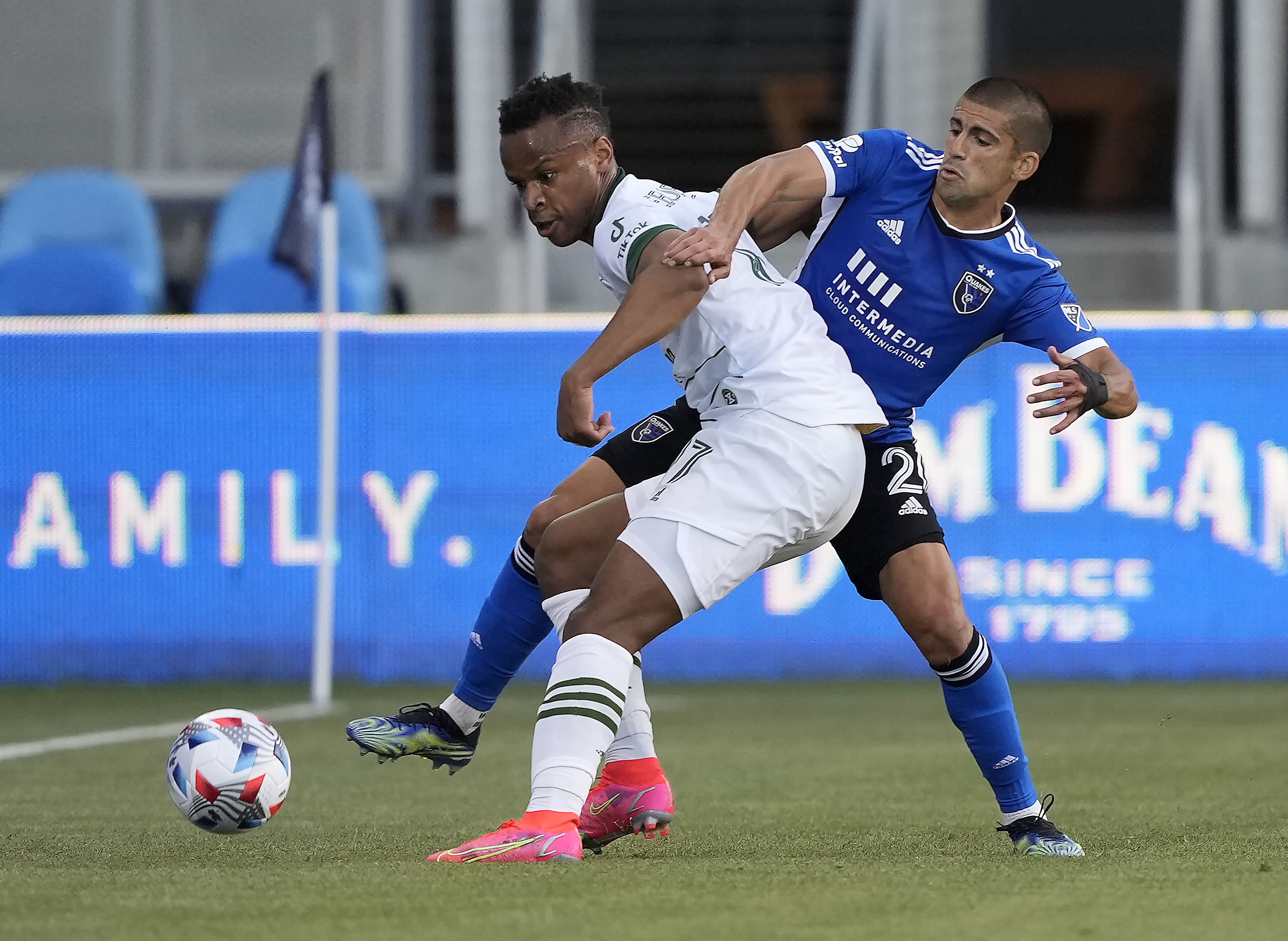 NEWS: San Jose Earthquakes Score Big with Intermedia Cloud Communications  Partnership