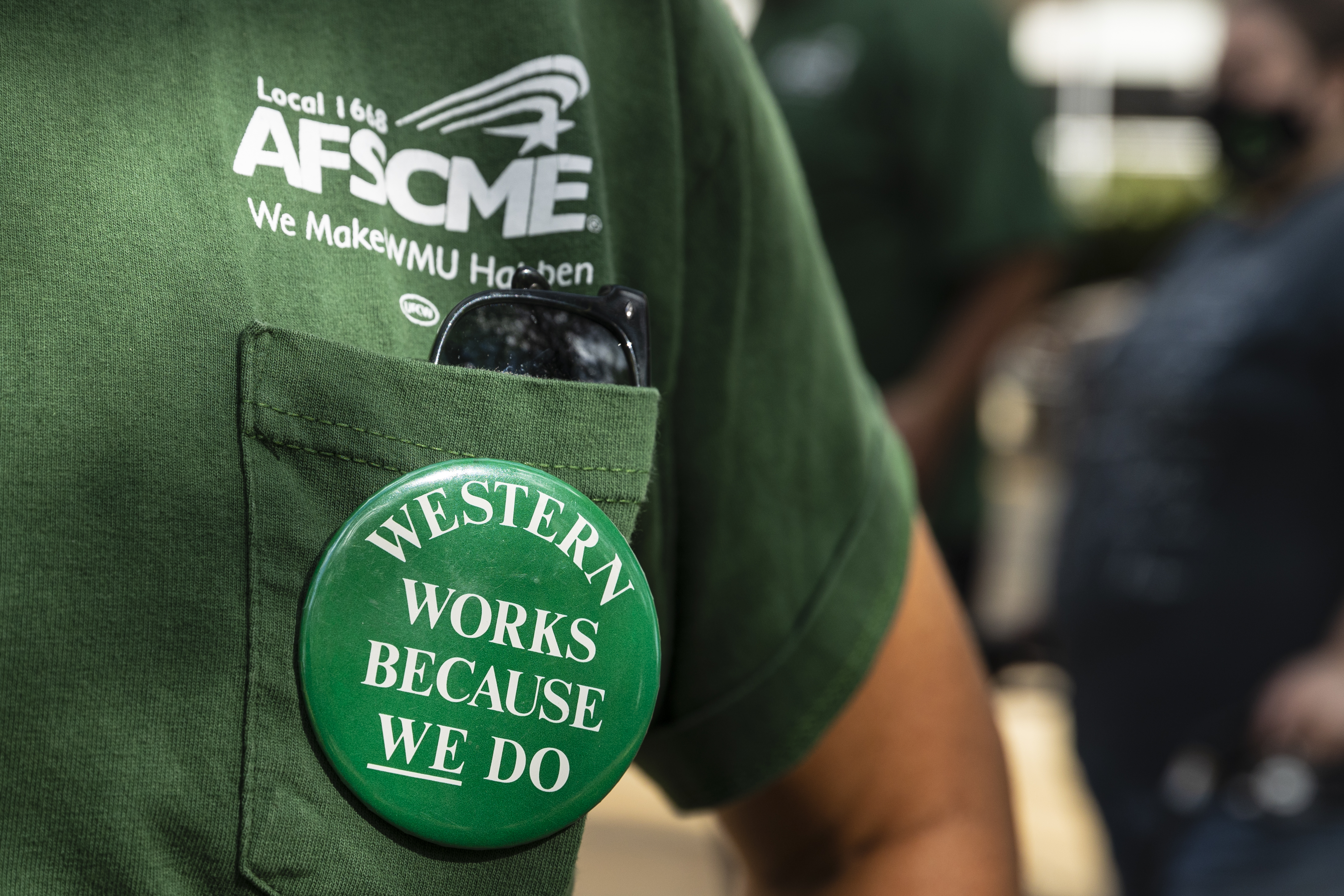 AFSCME workers protest high wages at Western Michigan University ...