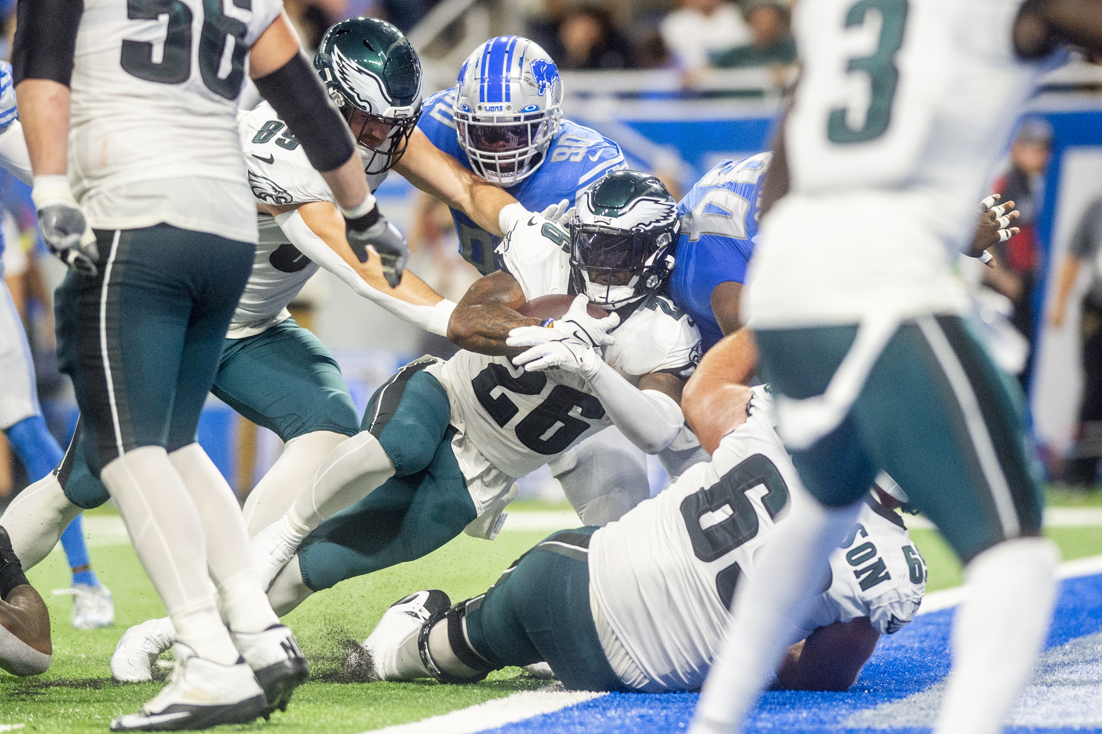 Offense erupts as Eagles rip Lions, 56-21