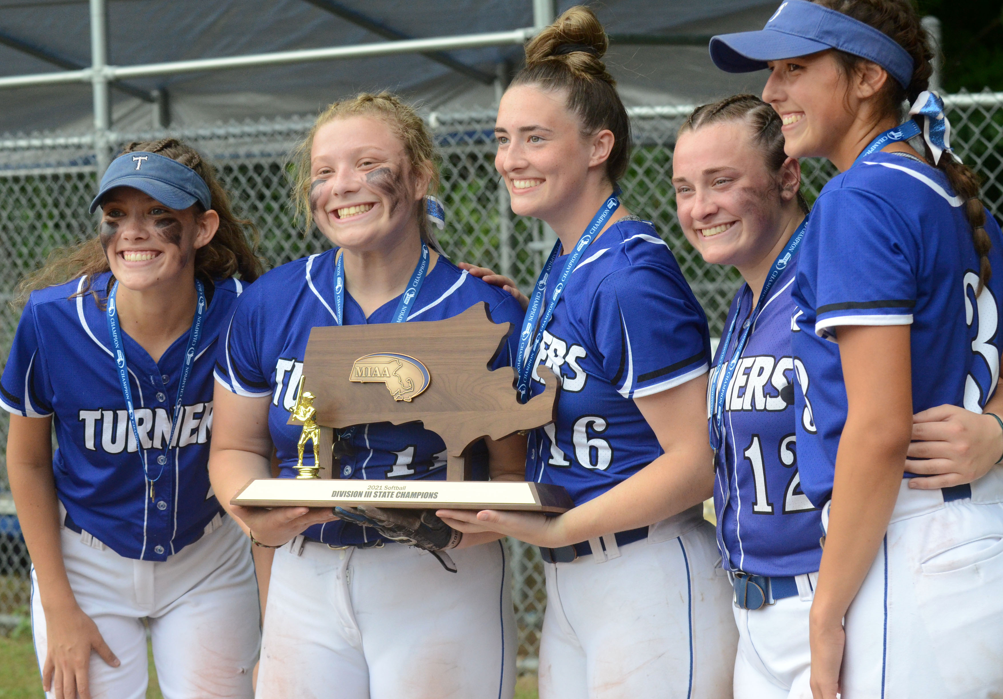 Turners Falls softball defeats Amesbury, wins first state title since 2017