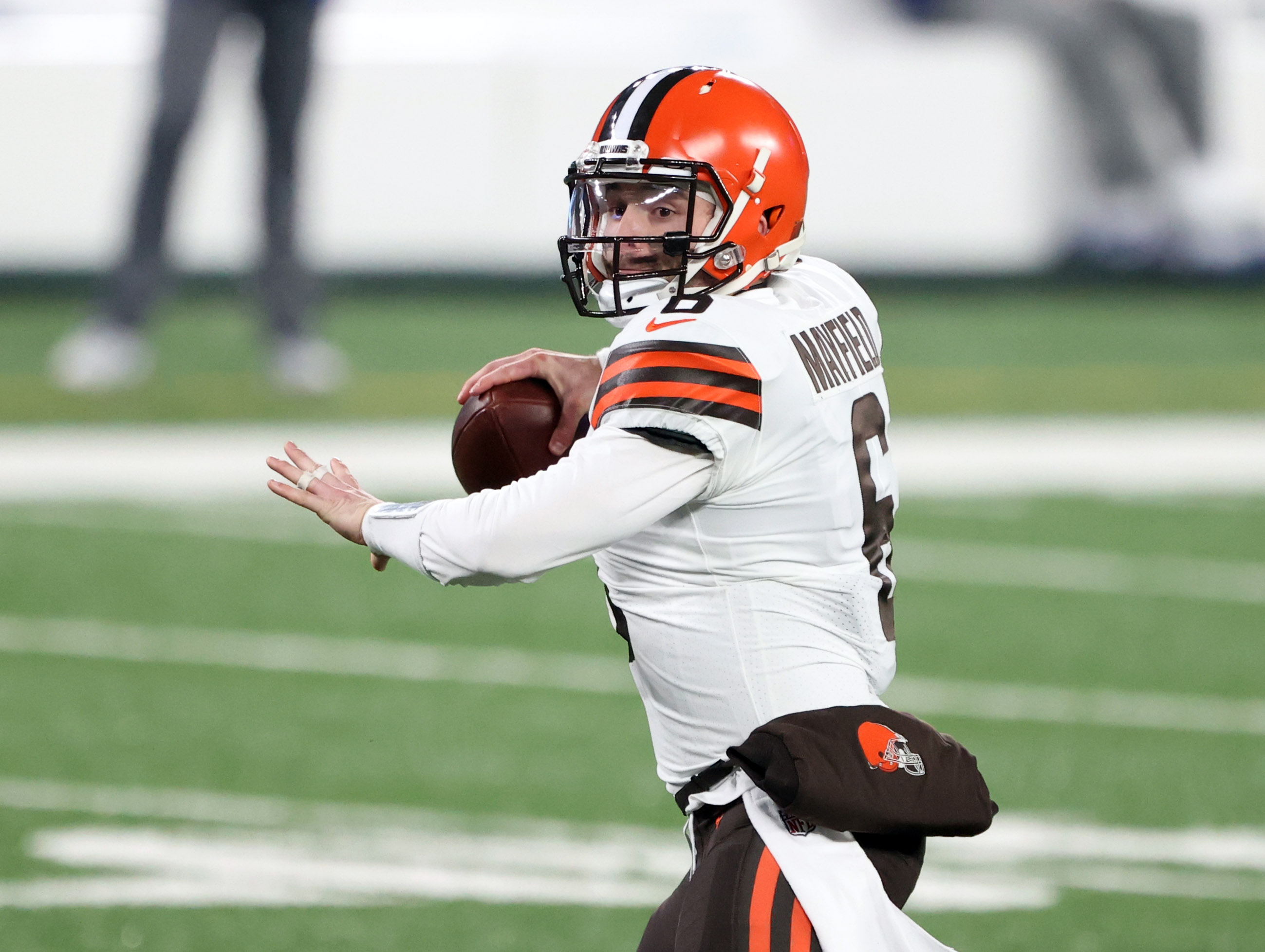 Browns' Baker Mayfield outshines Sam Darnold and Jets in Cleveland win