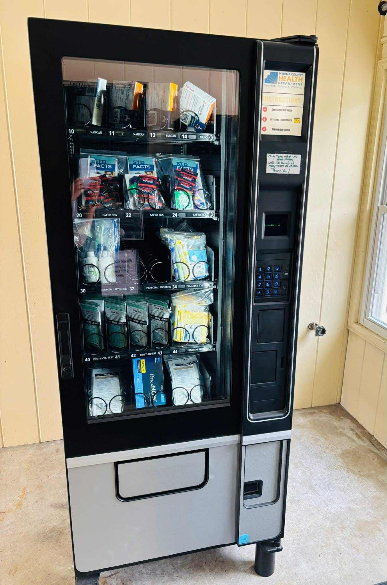 Vending machine at Medina recovery center provides free Narcan