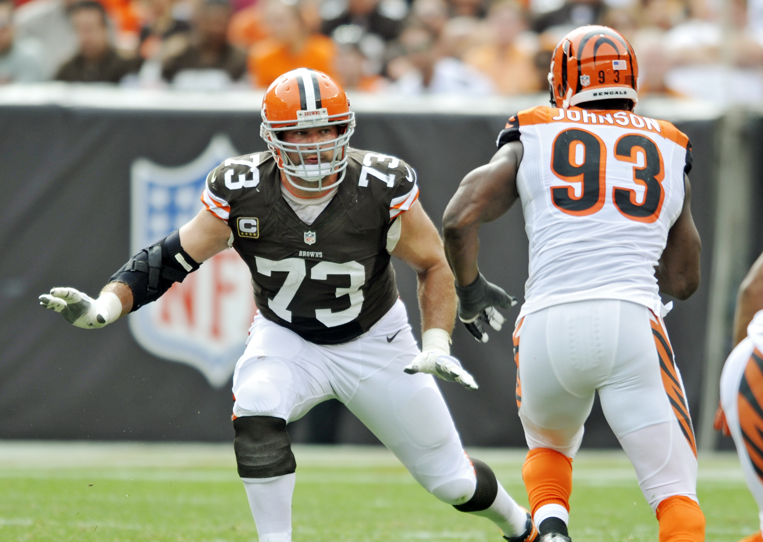 Browns legend Joe Thomas breaks down final play holding no-call