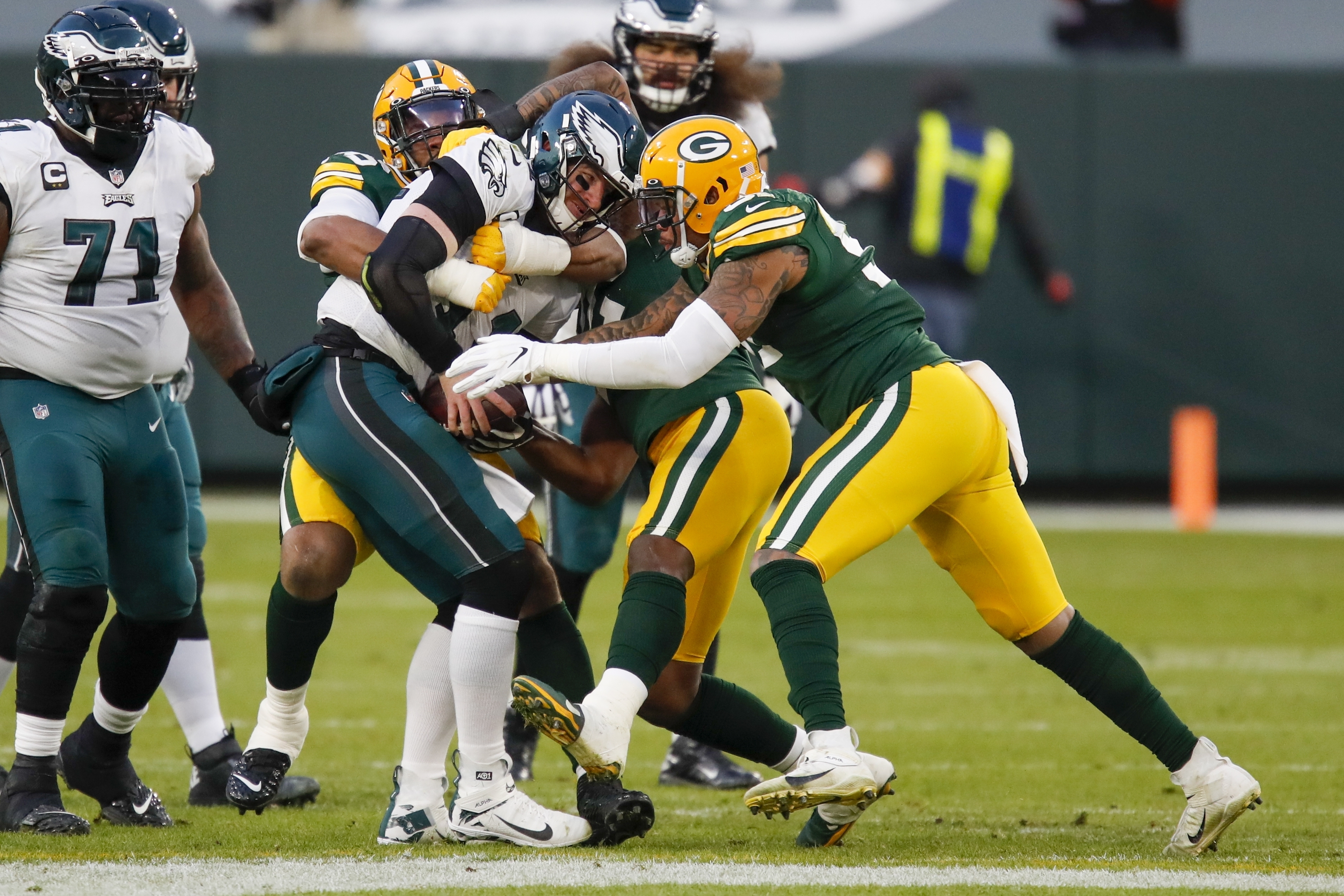 Fletcher Cox and Javon Hargrave sack Carson Wentz on back-to-back plays