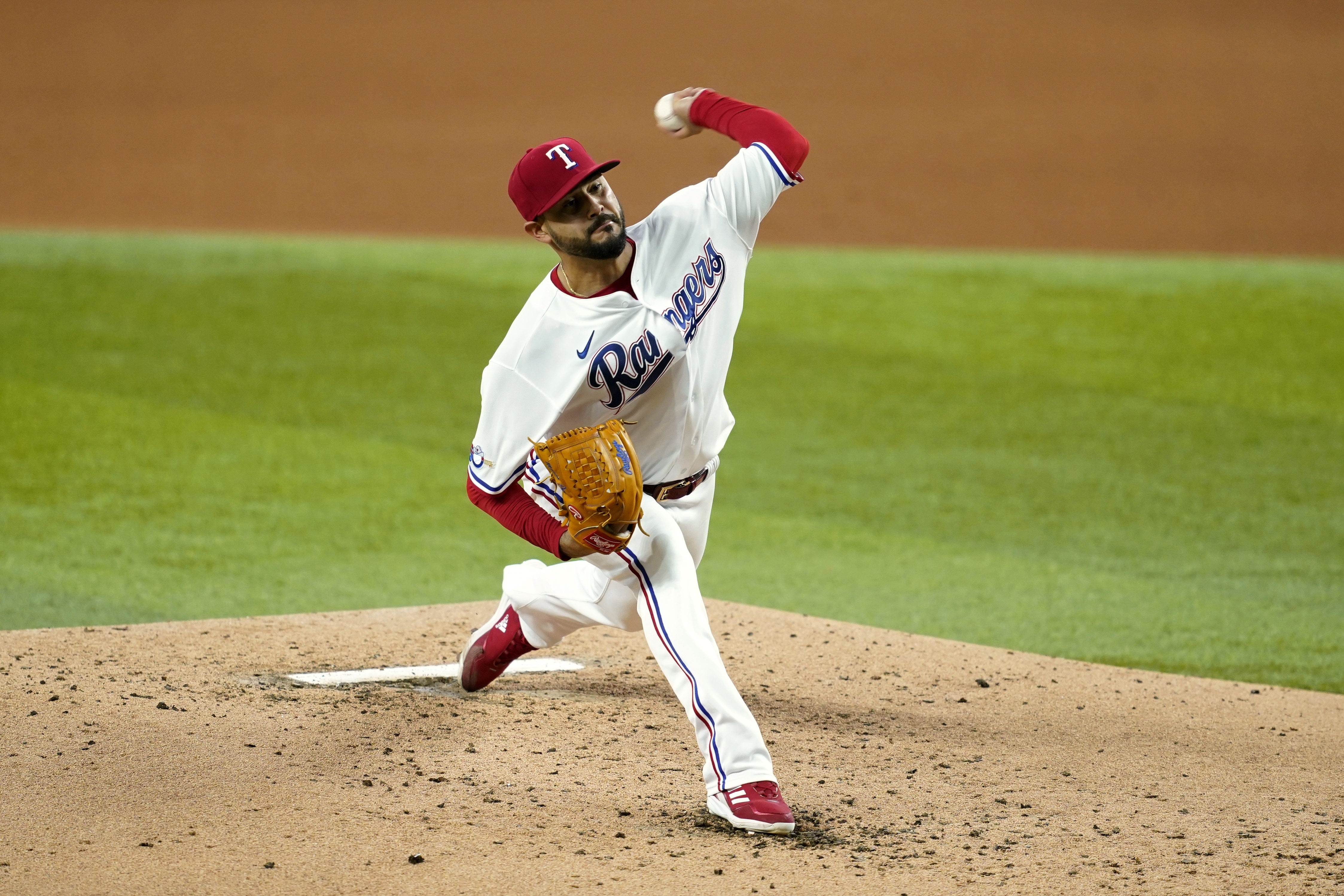 Martin Perez Agrees to 4-Year Contract with Texas Rangers