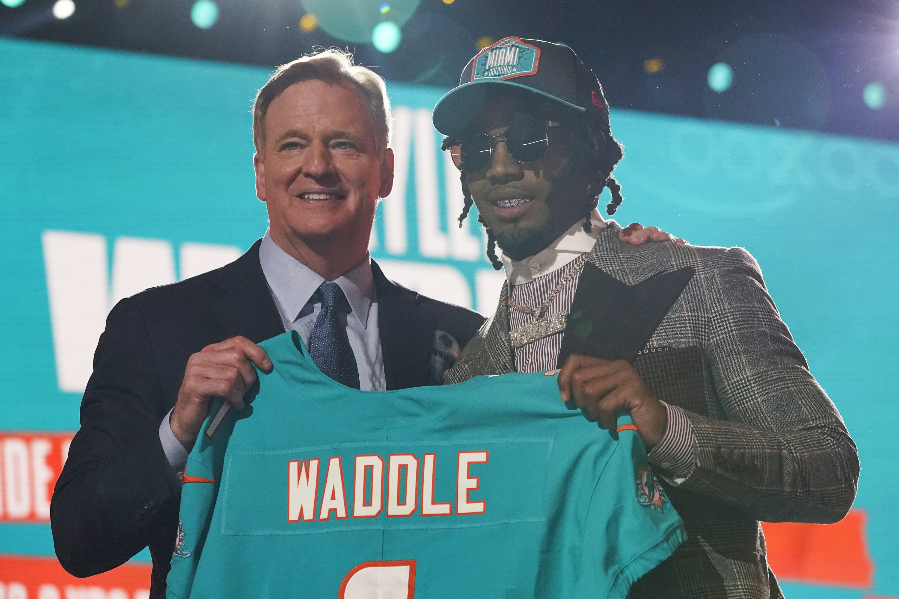 Where to buy Jaylen Waddle's Dolphins jersey after Miami takes Alabama WR  in NFL Draft 2021 