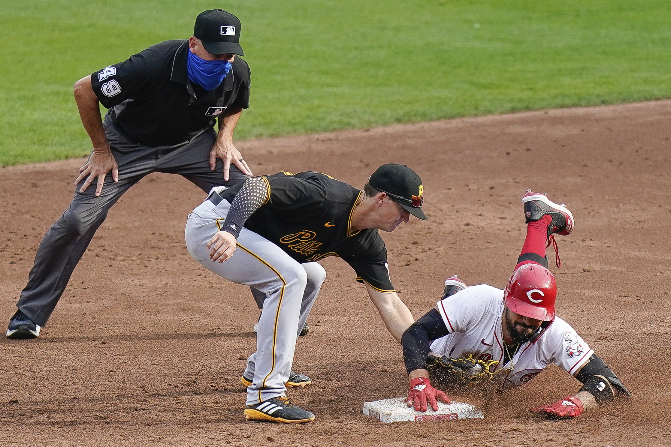 MLB baseball game between Pittsburgh Pirates and Cincinnati Reds