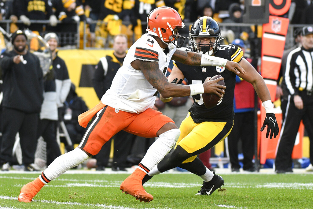 Did a Steelers Player Mimick CPR on Field a Week After Damar Hamlin's  Collapse?