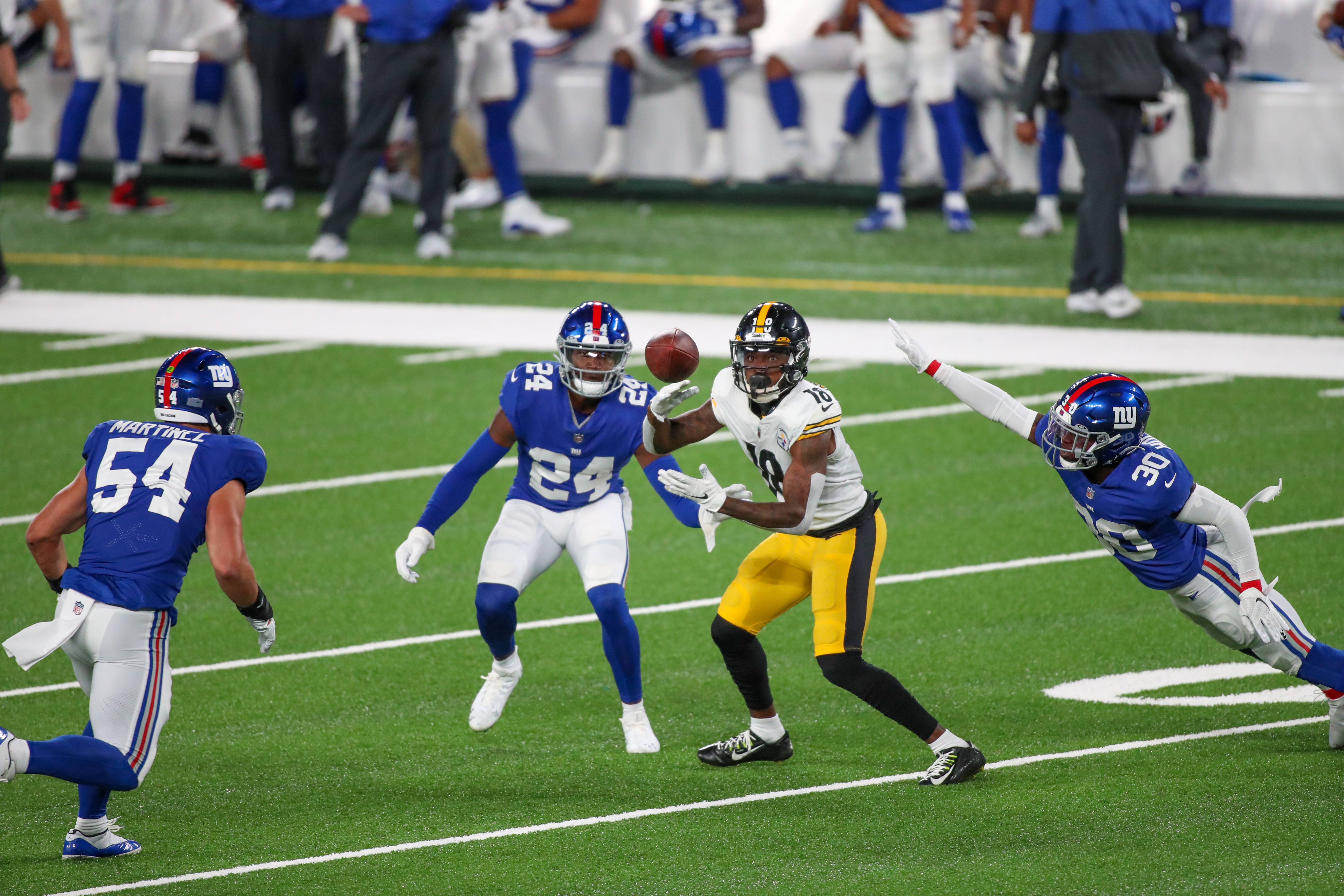 Defense, Snell, Big Ben carry Steelers over Giants, 26-16