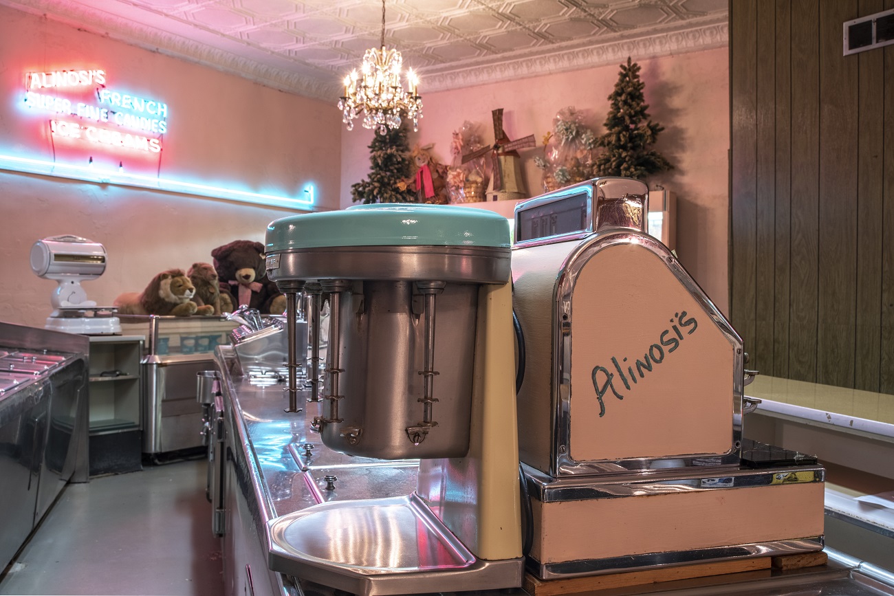 This Retro Ice Cream Parlor In Florida Will Make Your Childhood Dreams Come  True - Narcity