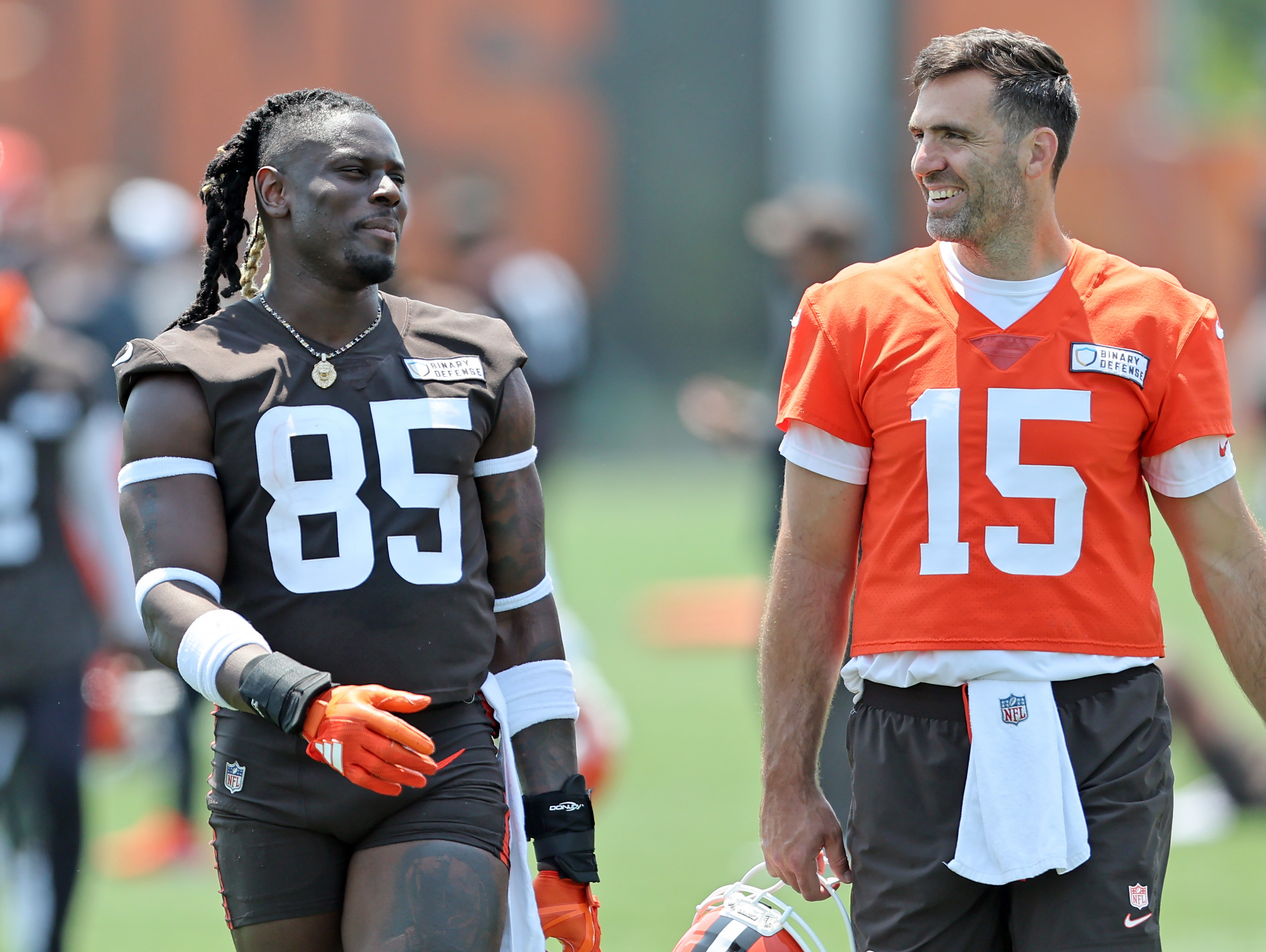 Cleveland Browns tight end David Njoku and quarterback Joe Flacco laugh as they leave the field during mandatory minicamp Wednesday, June 11, 2025 in Berea. 