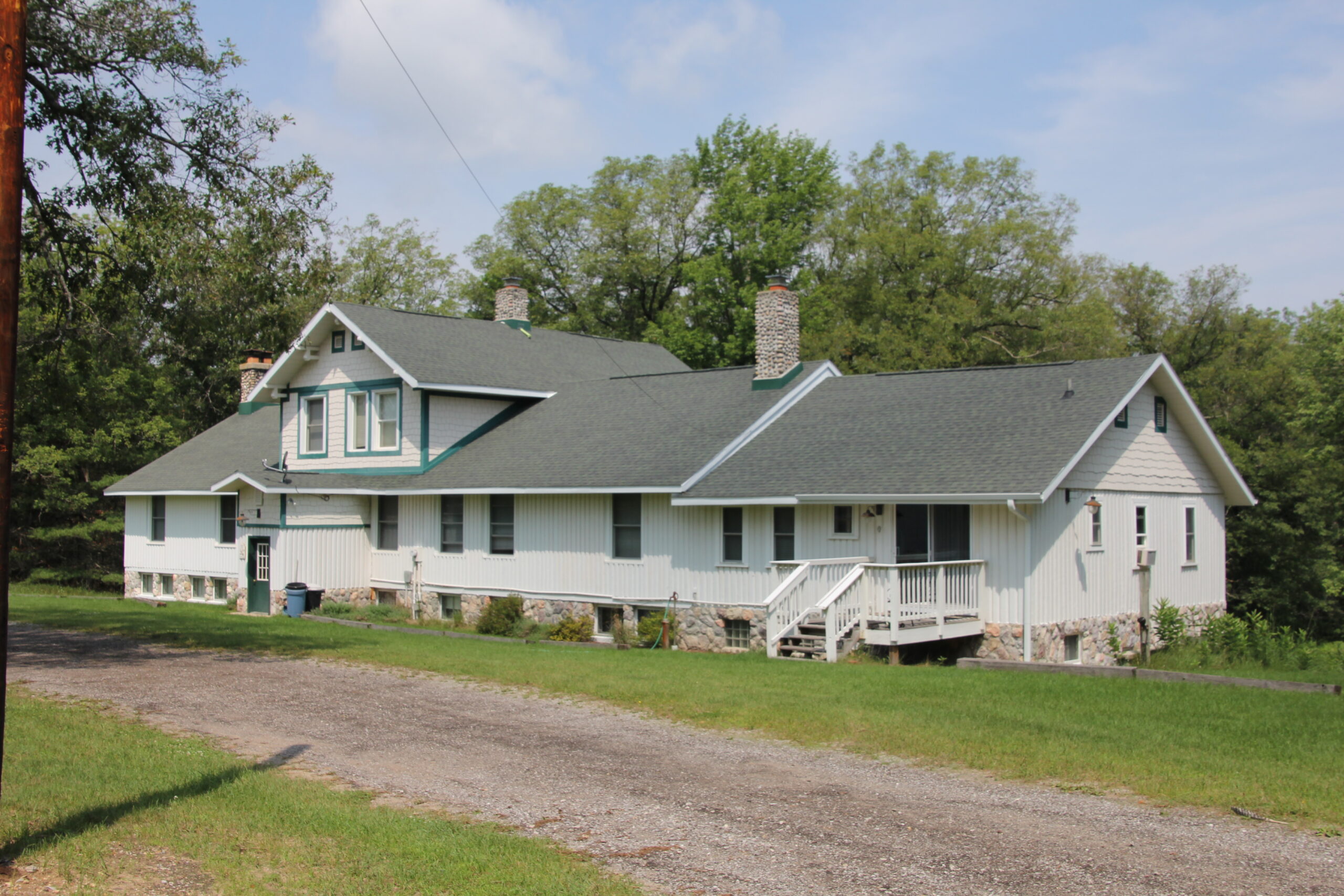 Hunting heaven: 3,000-acre property with near-lakefront lodge hits market  for $5 million 