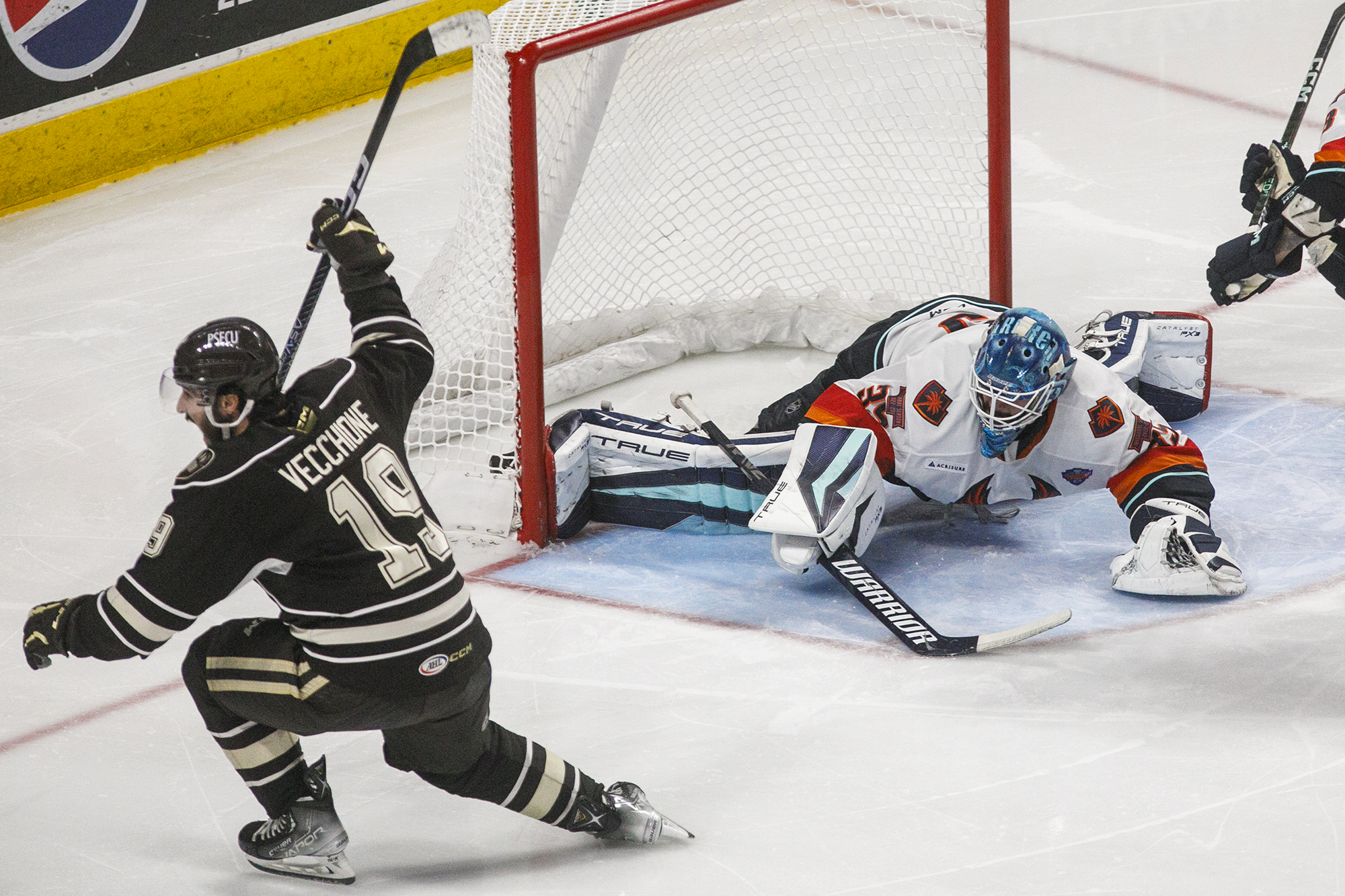 Calder Cup Finals: Firebirds fall to Hershey Bears, series tied 2-2