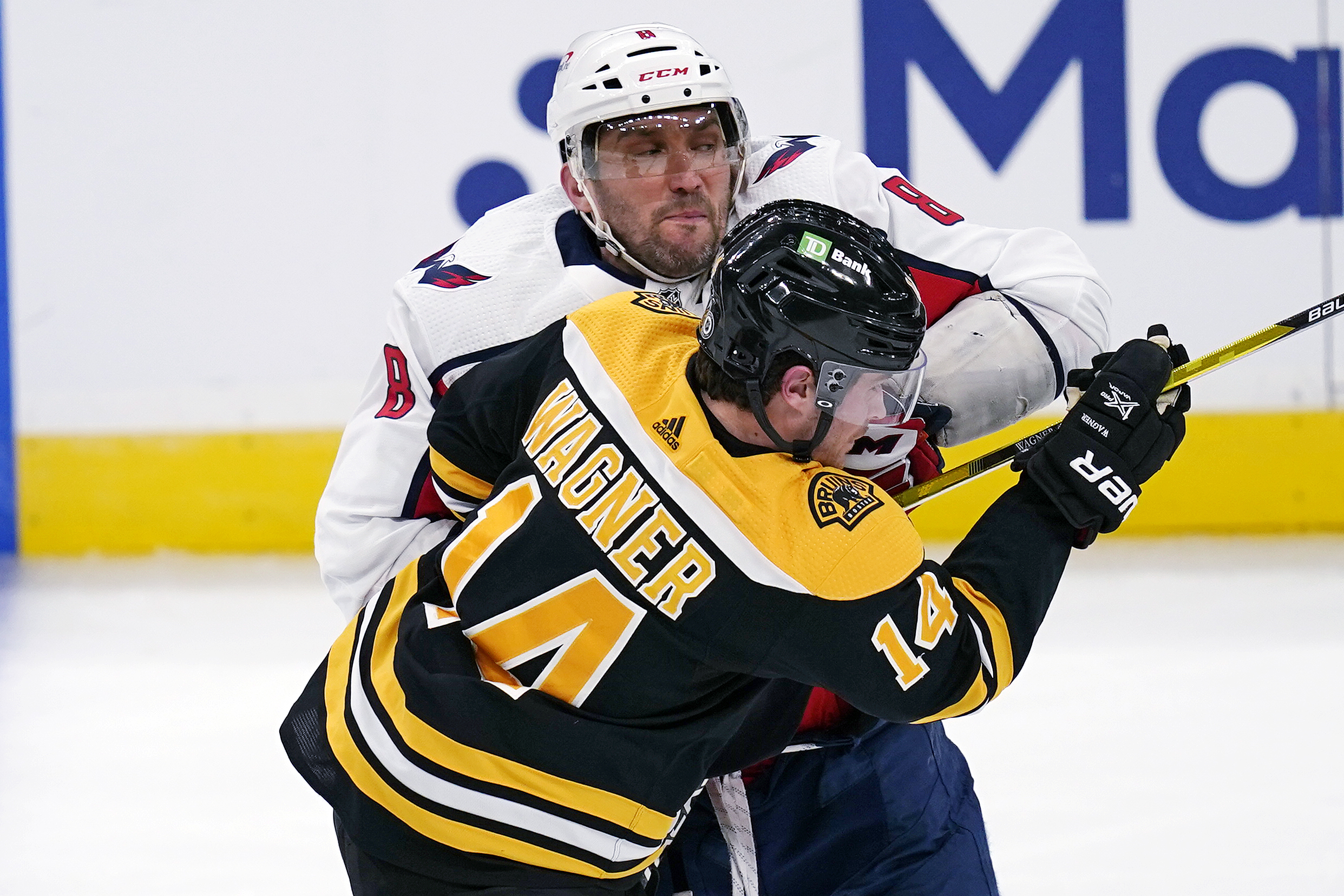 Zdeno Chara plays first game in Boston since leaving Bruins