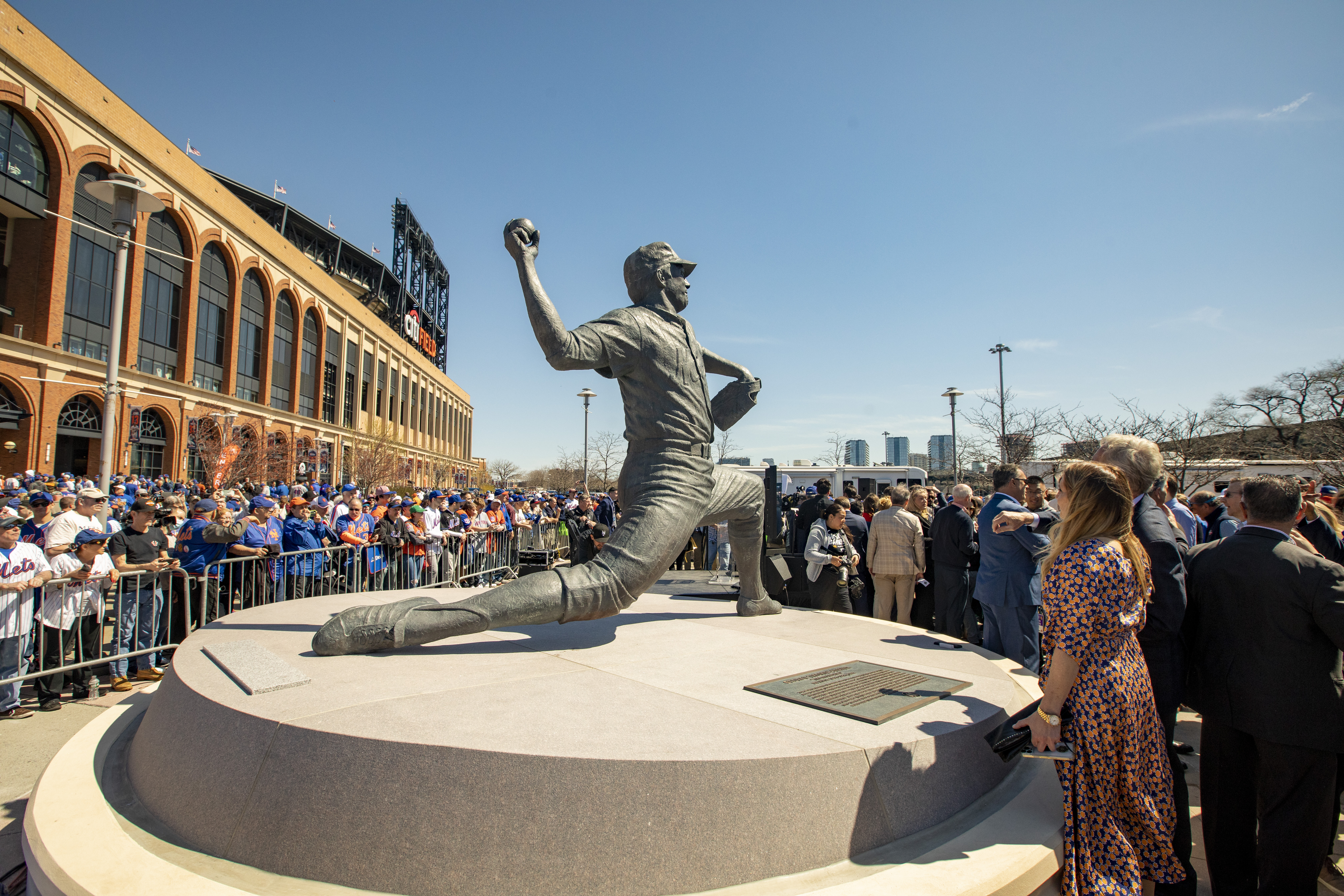 New York Mets unveil statue of legendary pitcher Tom Seaver at Citi Field -  ESPN