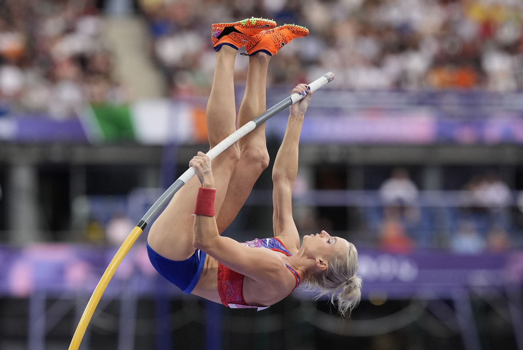 Katie Moon in the pole vault final at Paris Olympics 2024 - cleveland.com