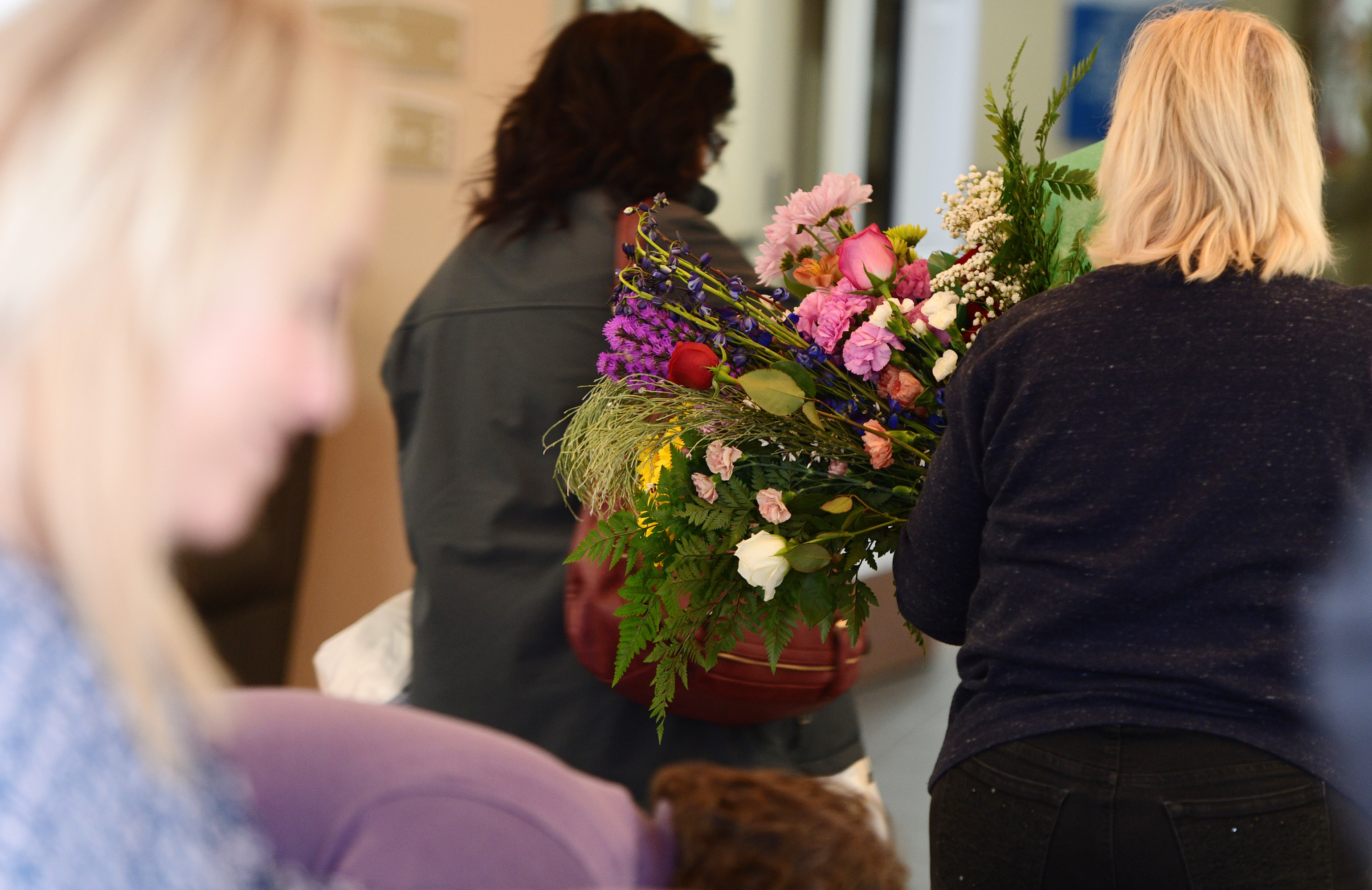 Jackson florist donates flowers to care home
