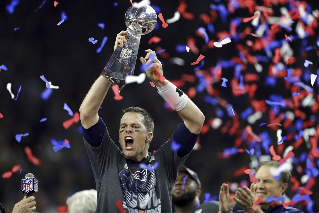 Tom Brady's retirement announcement ushers in praise from fans, despite  Patriots omission