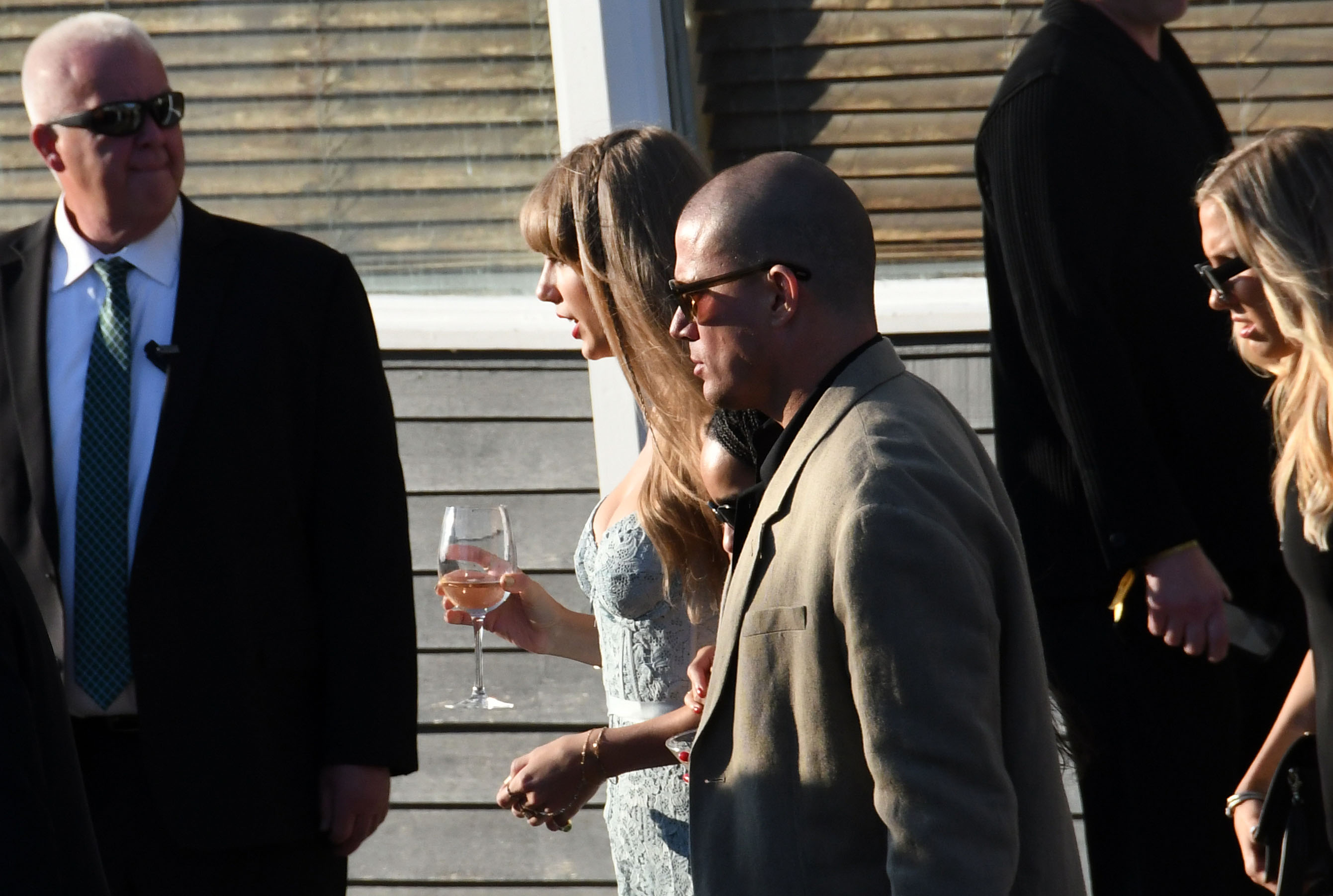 Taylor Swift attends wedding on LBI