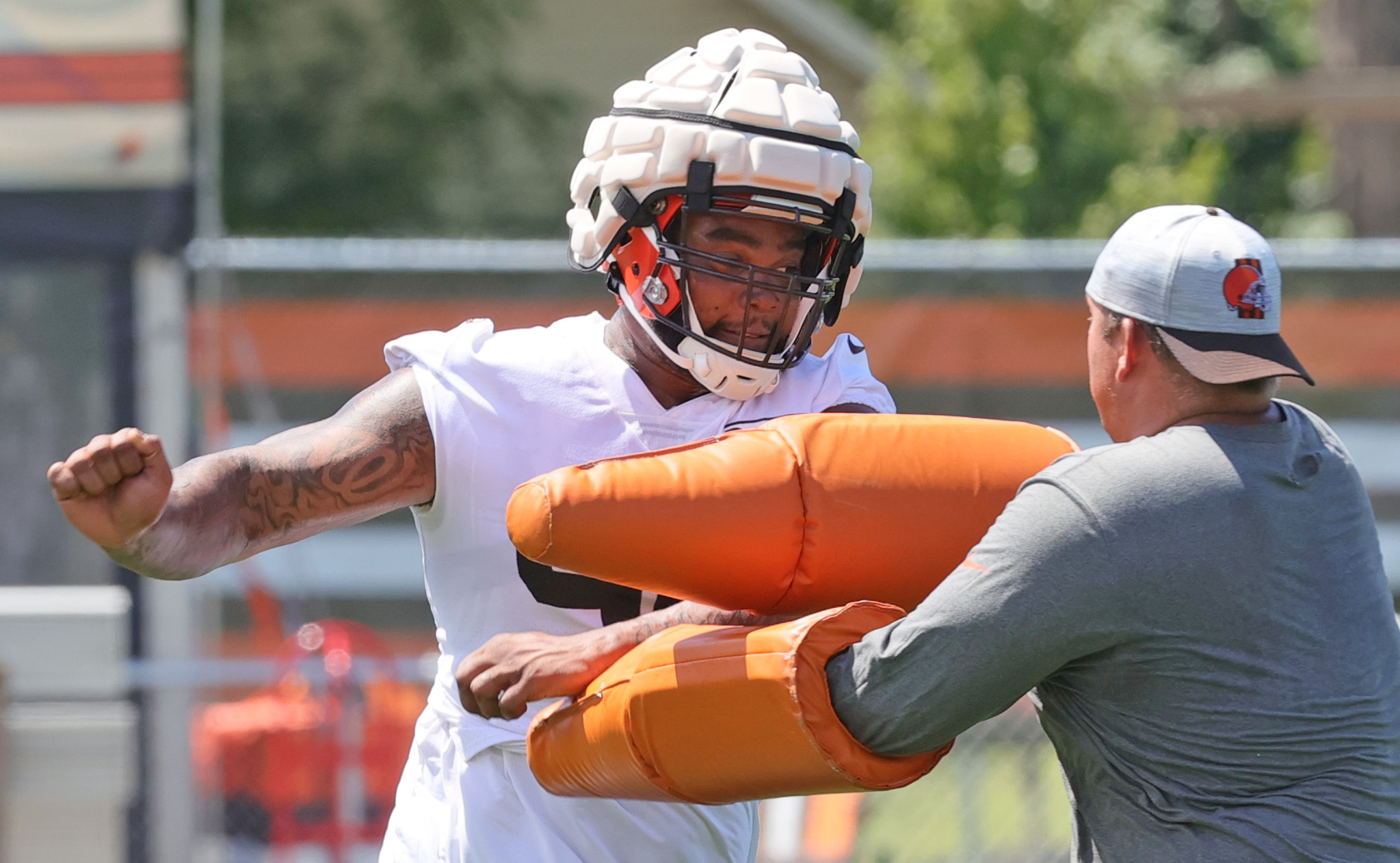 Cleveland Browns defensive tackle Jordan Elliott (90) reacts after