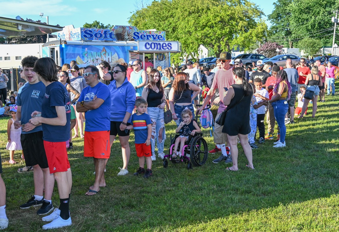 Rotary Club’s Carnival draws crowds to East Longmeadow (photos