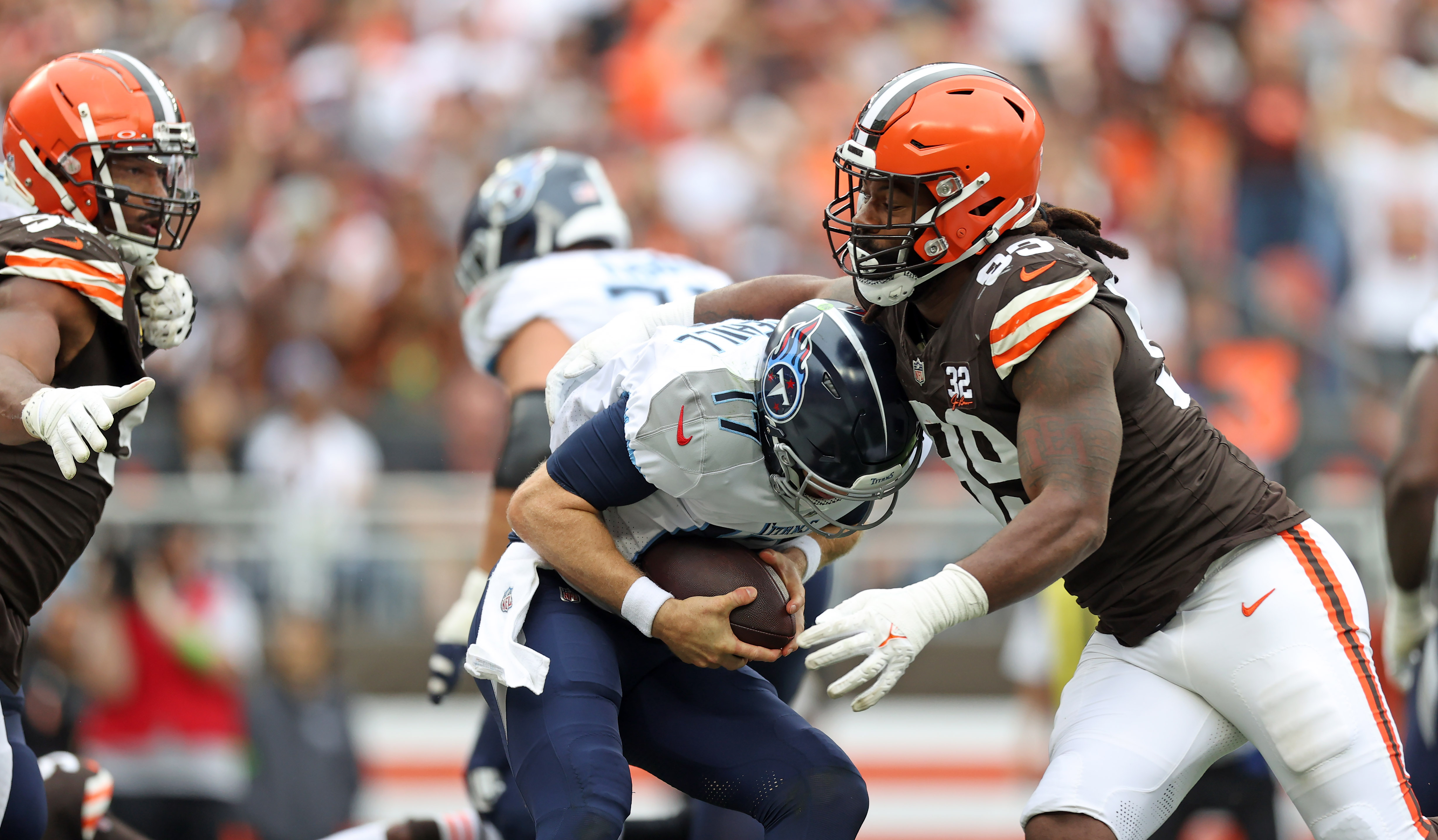 Tennessee Titans v Cleveland Browns