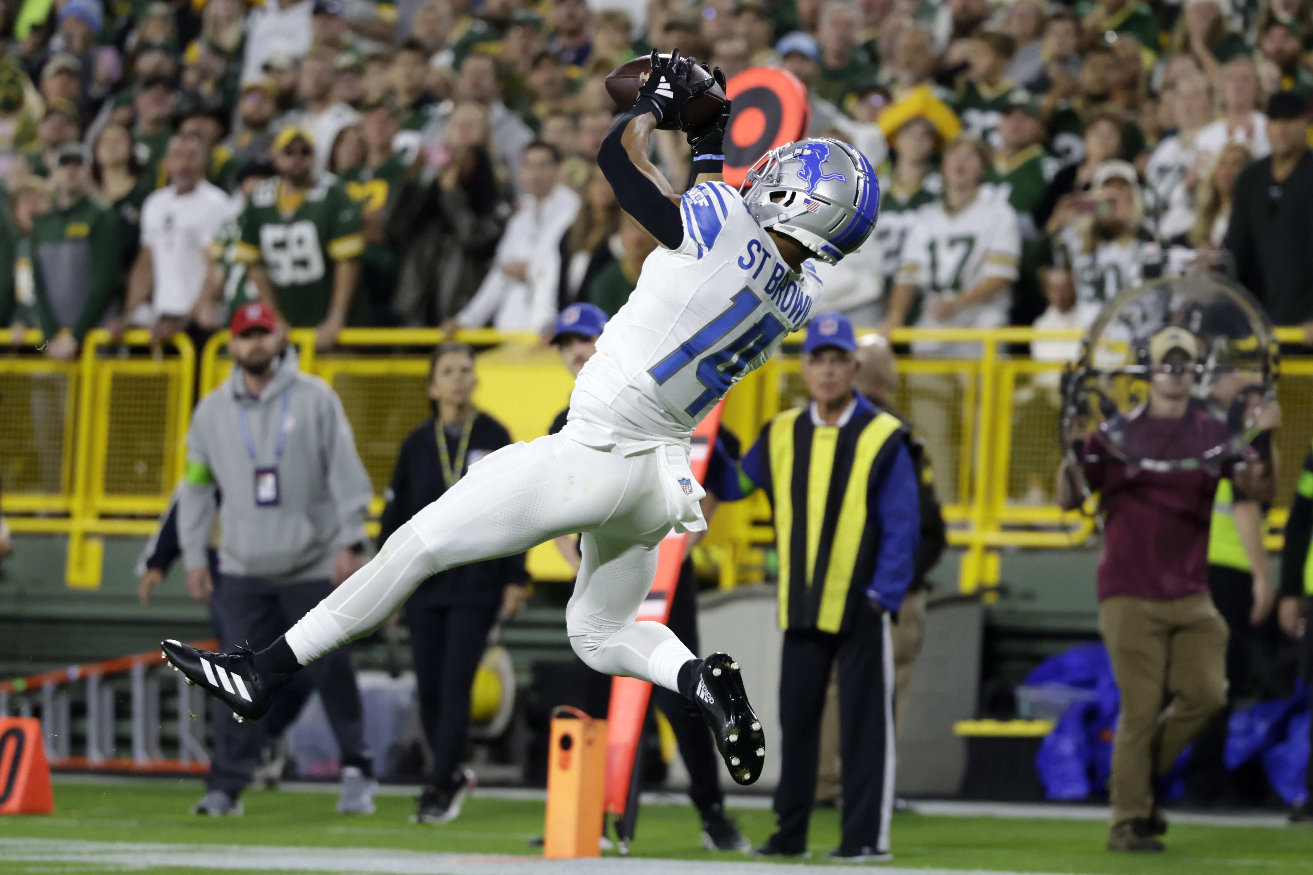 Detroit Lions wide receiver Amon-Ra St. Brown to play against the Atlanta  Falcons despite injury - BVM Sports