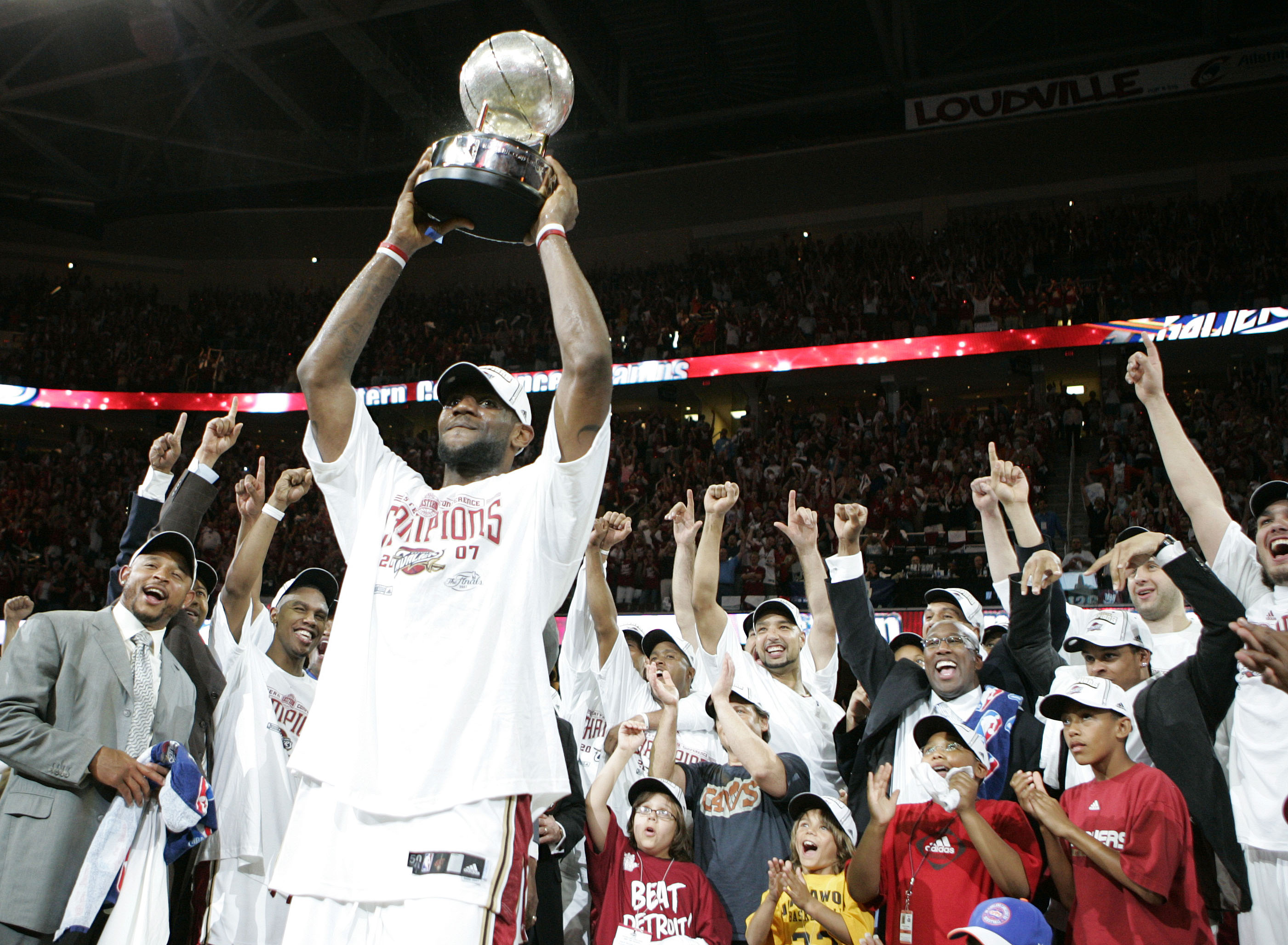 03sCAVSlJG-- DAILY FOR SPORTS -- Cleveland Cavaliers' LeBron James hold up the Eastern Conference championship trophy after defeating the Detroit Pistons in six games Saturday, June 02, 2007 at Quicken Loans Arena in Cleveland.  (Joshua Gunter/The Plain Dealer)