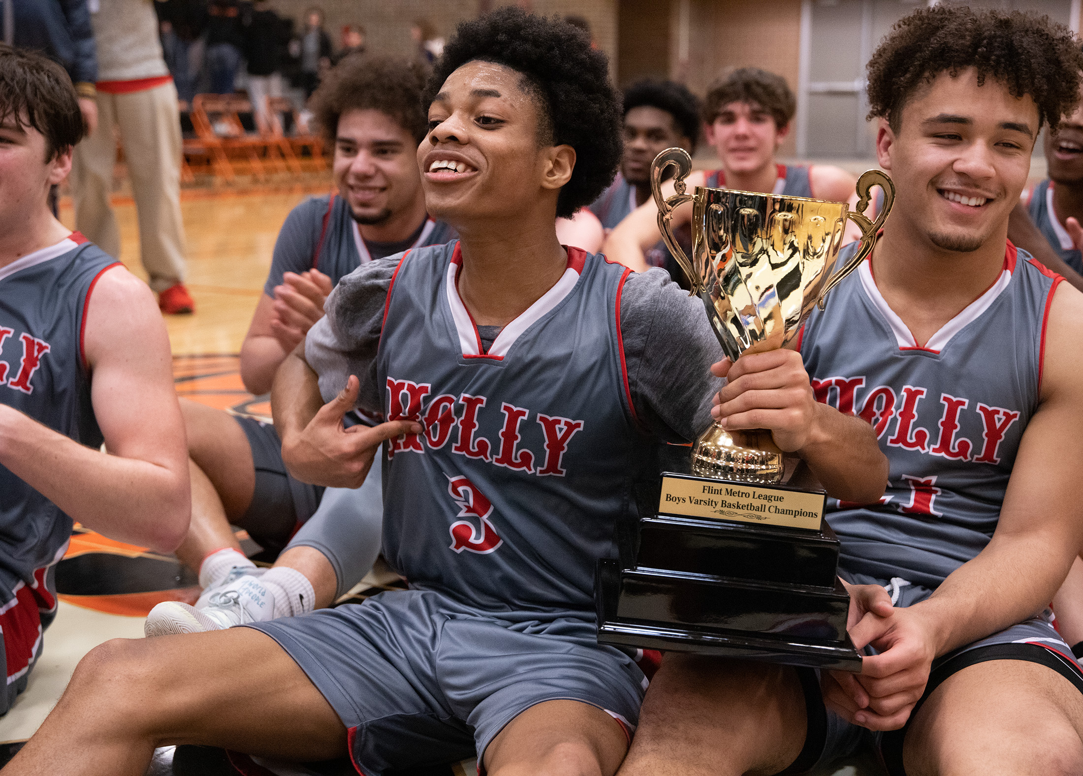 Holly defeats Fenton in Boys Basketball Metro League Championship ...