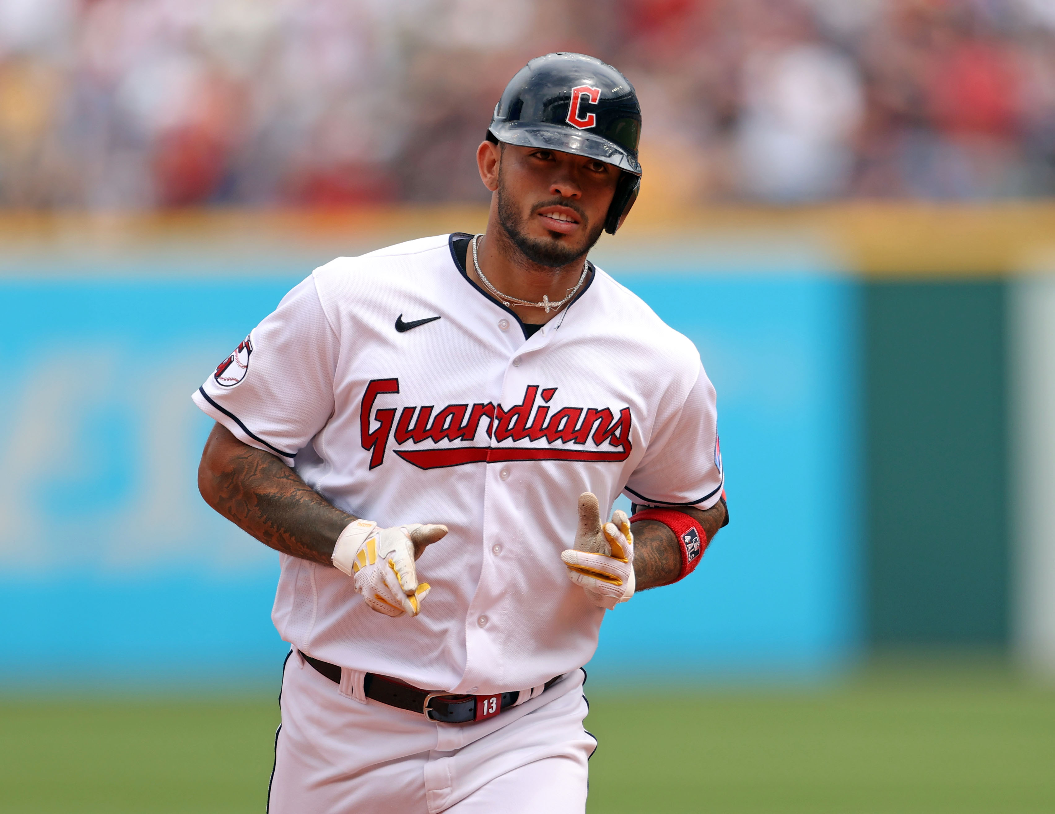 Chicago White Sox shortstop Elvis Andrus throws out Cleveland