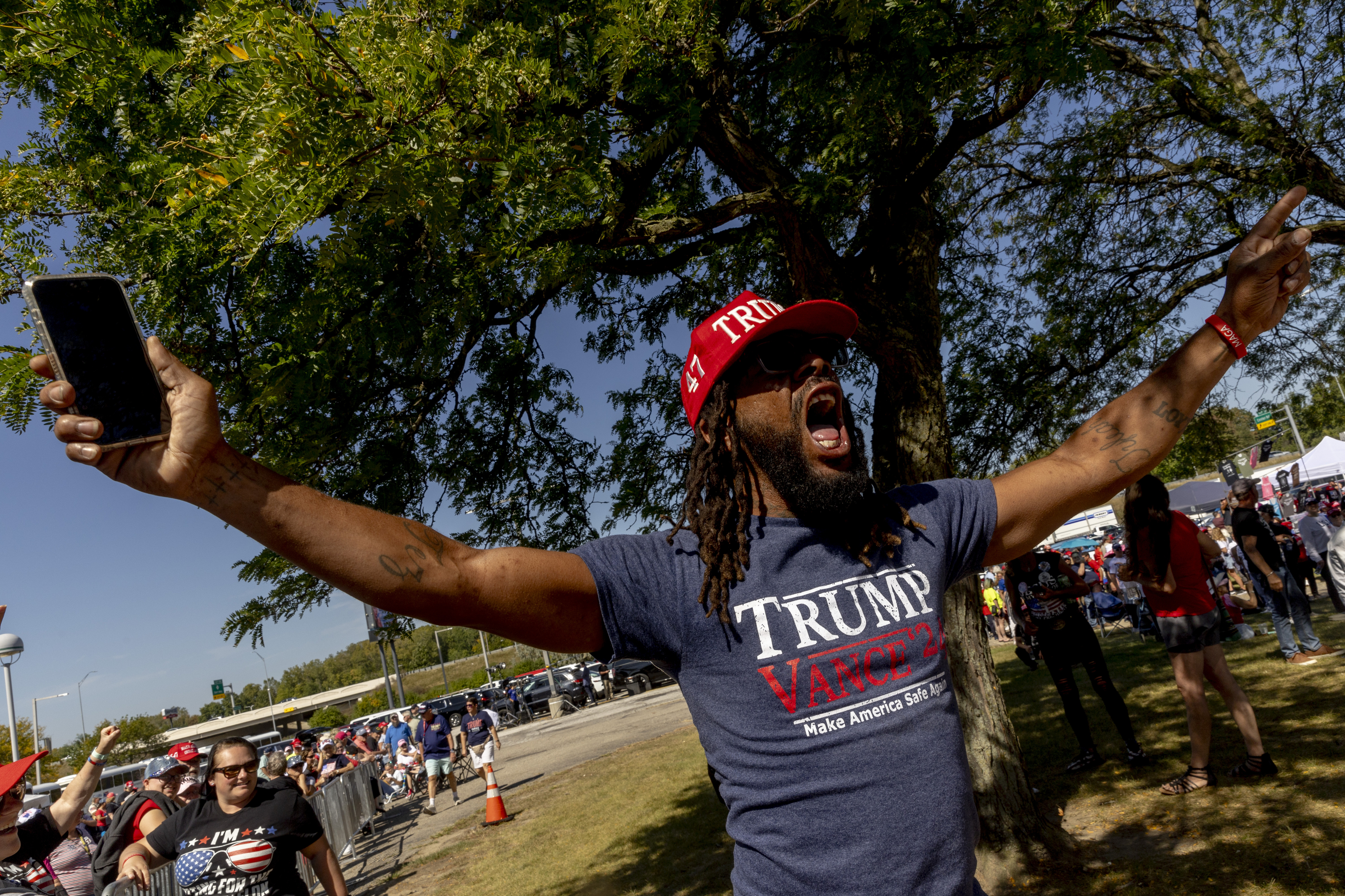 Former President Donald J. Trump draws thousands for town hall in Flint ...