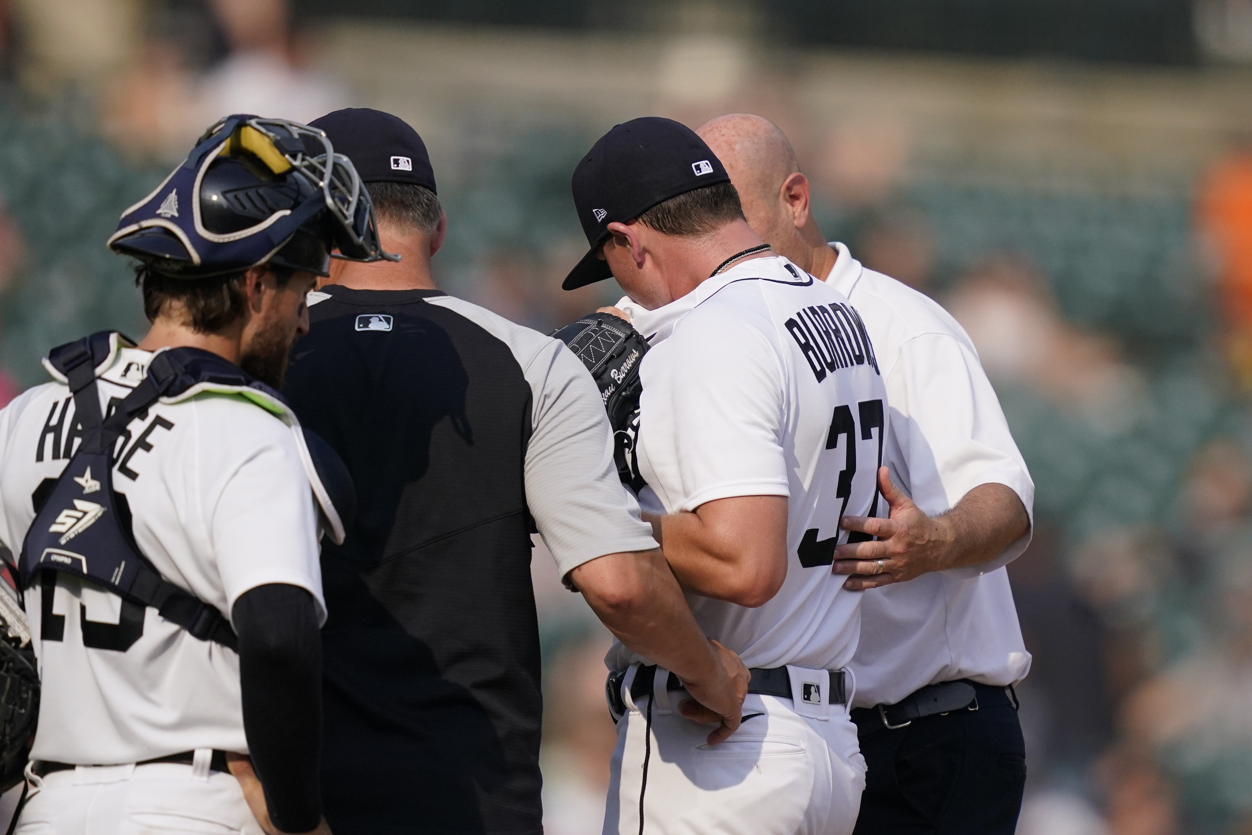 Detroit Tigers roster: Beau Burrows, Jake Robson sent to minor