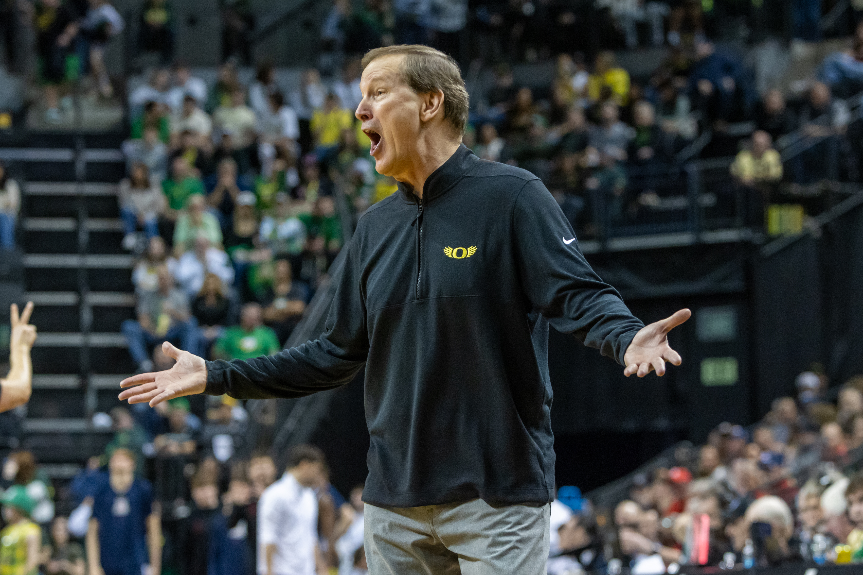 Bill Oram: Oregon Ducks' loss to Arizona leaves Dana Altman searching for  answers on defense 