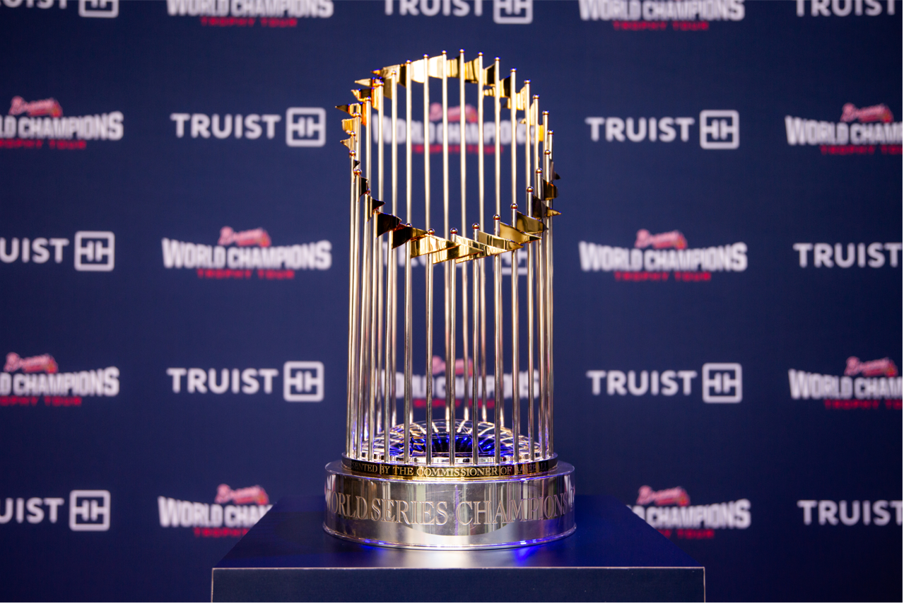 Vols fans pose with Atlanta Braves' World Series trophy