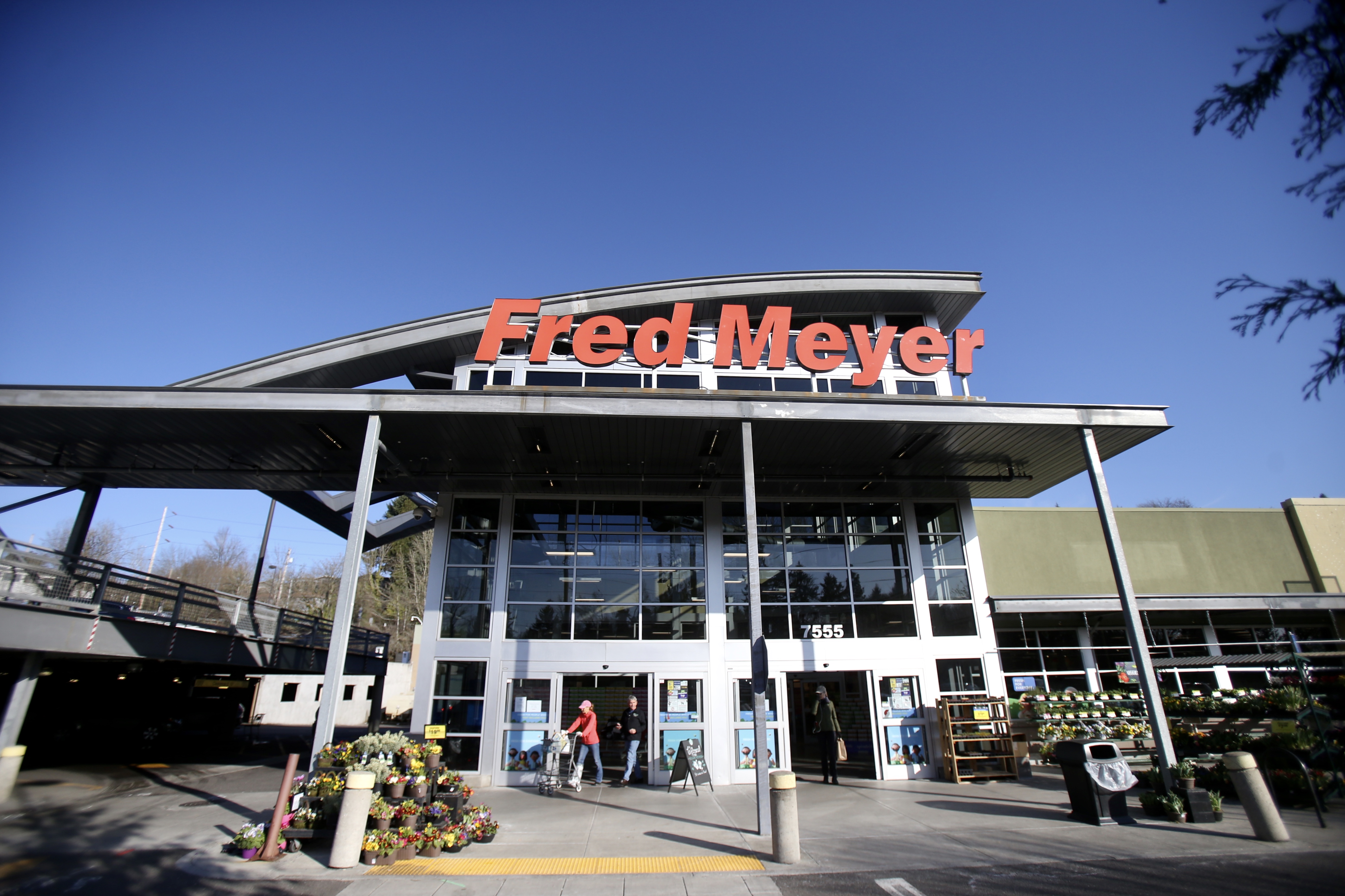 Fred Meyer to limit number of customers allowed in stores 