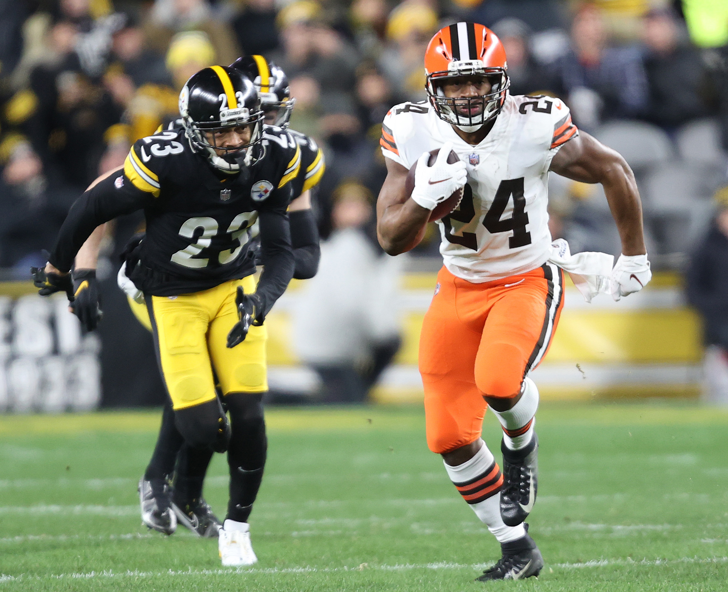 Steelers hold off Browns on Monday Night Football, Nick Chubb suffers knee  injury: Live updates - The Athletic