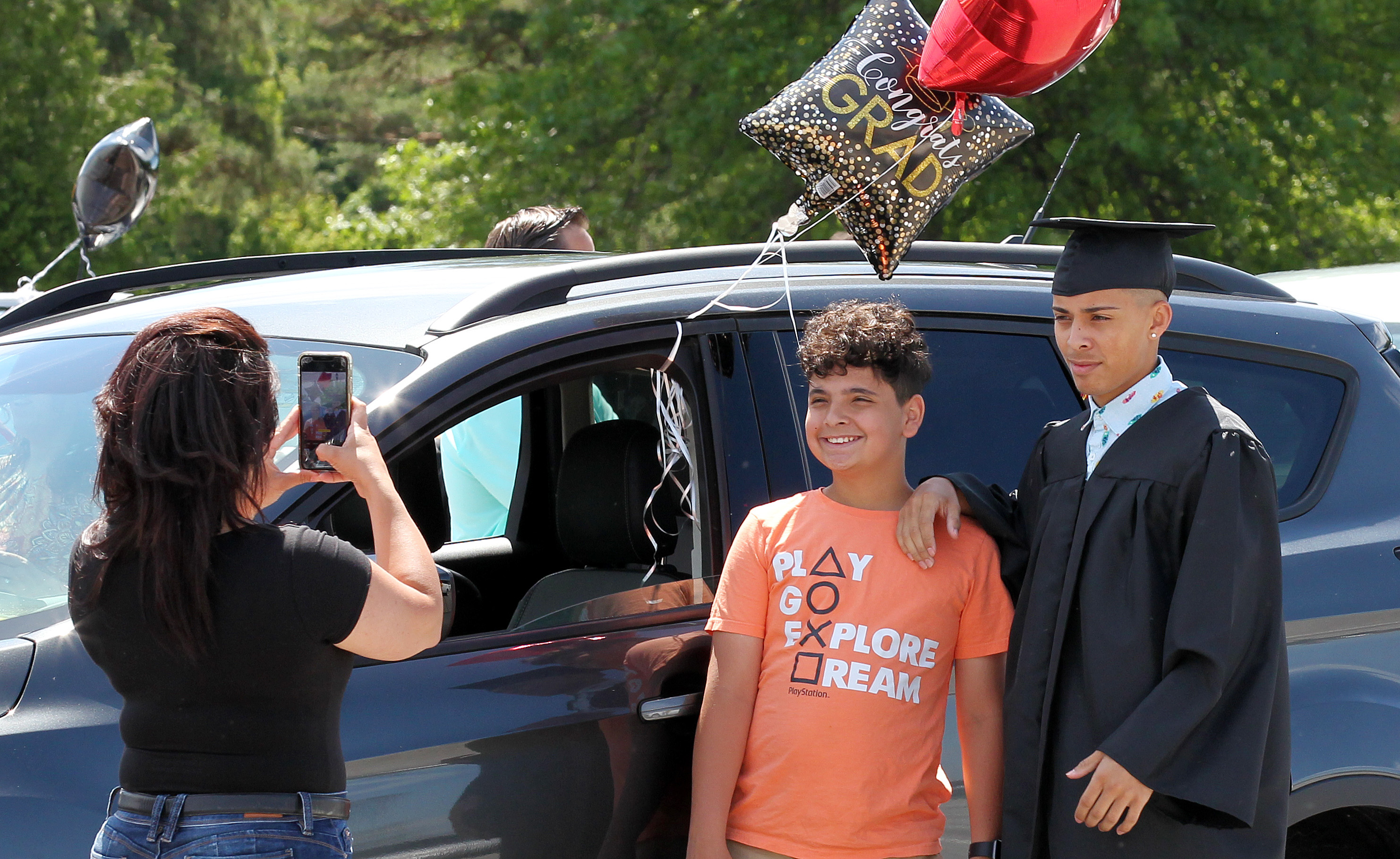 Brecksville-Broadview Heights High School honors their 2020 graduates ...