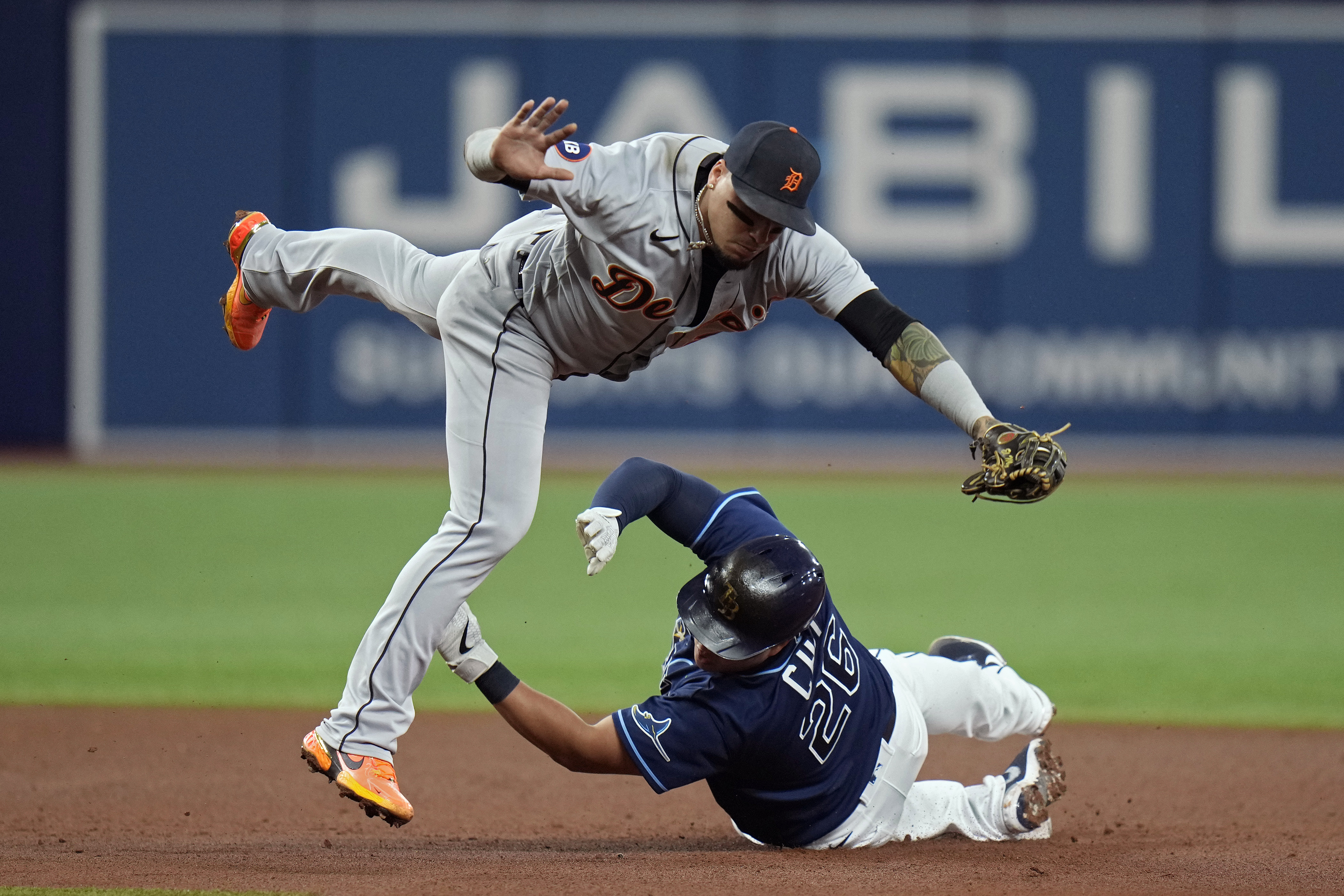 Rays rout Tigers 8-0