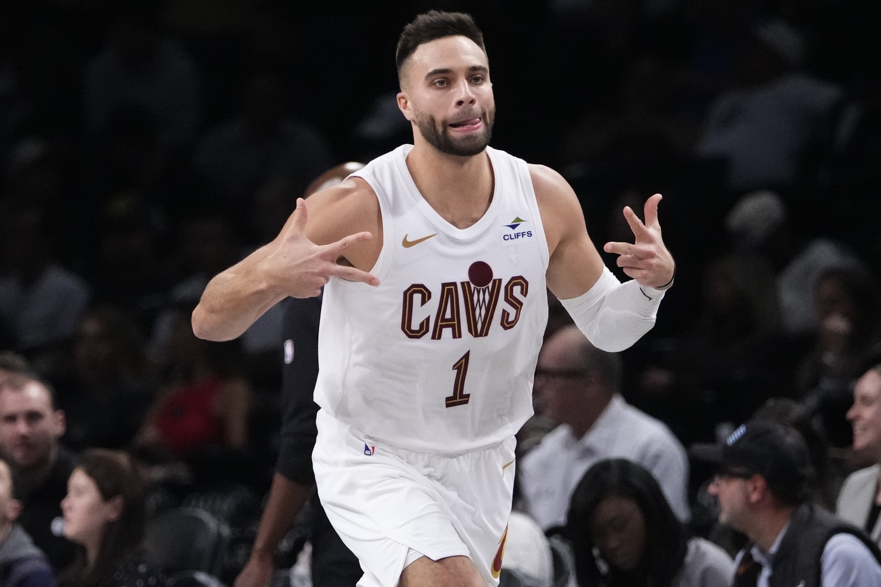 Inside Max Strus' dreamlike Cavs debut: 'He was sandbagging all