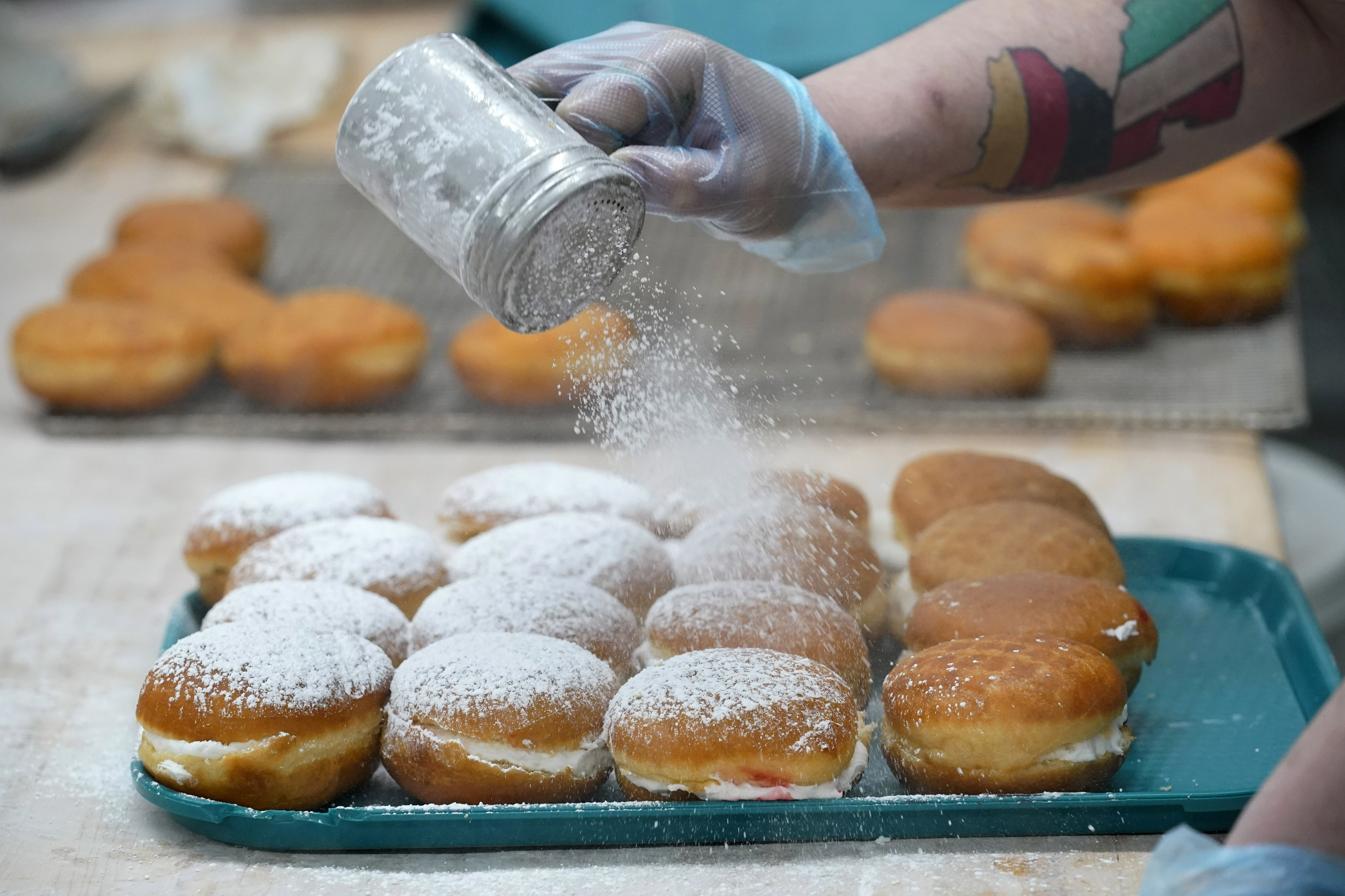 The List of The Best Donut Makers is Here - Mishry (Dec 2023)