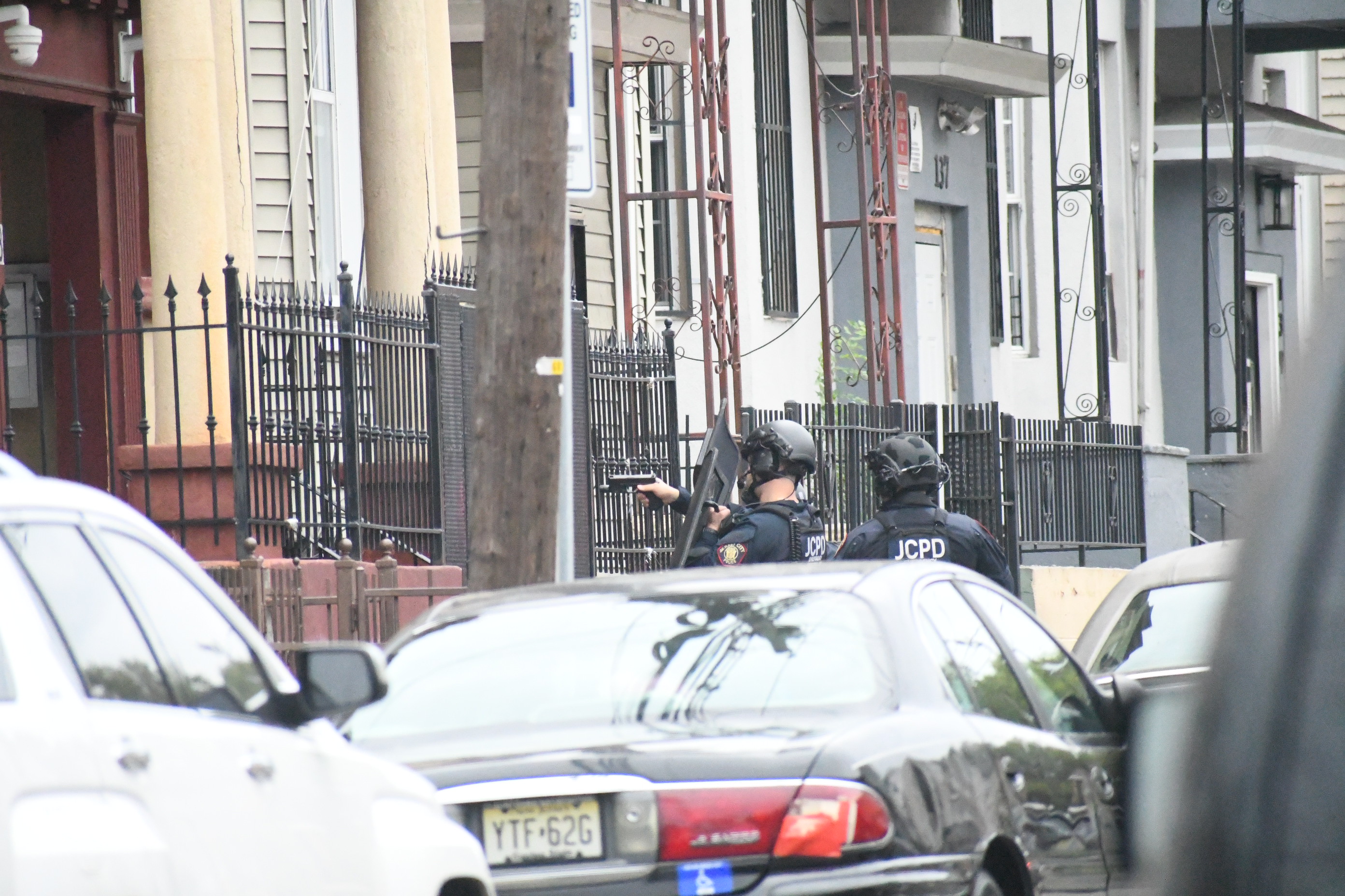 Jersey City police track down shooting suspect, Oct. 13, 2022