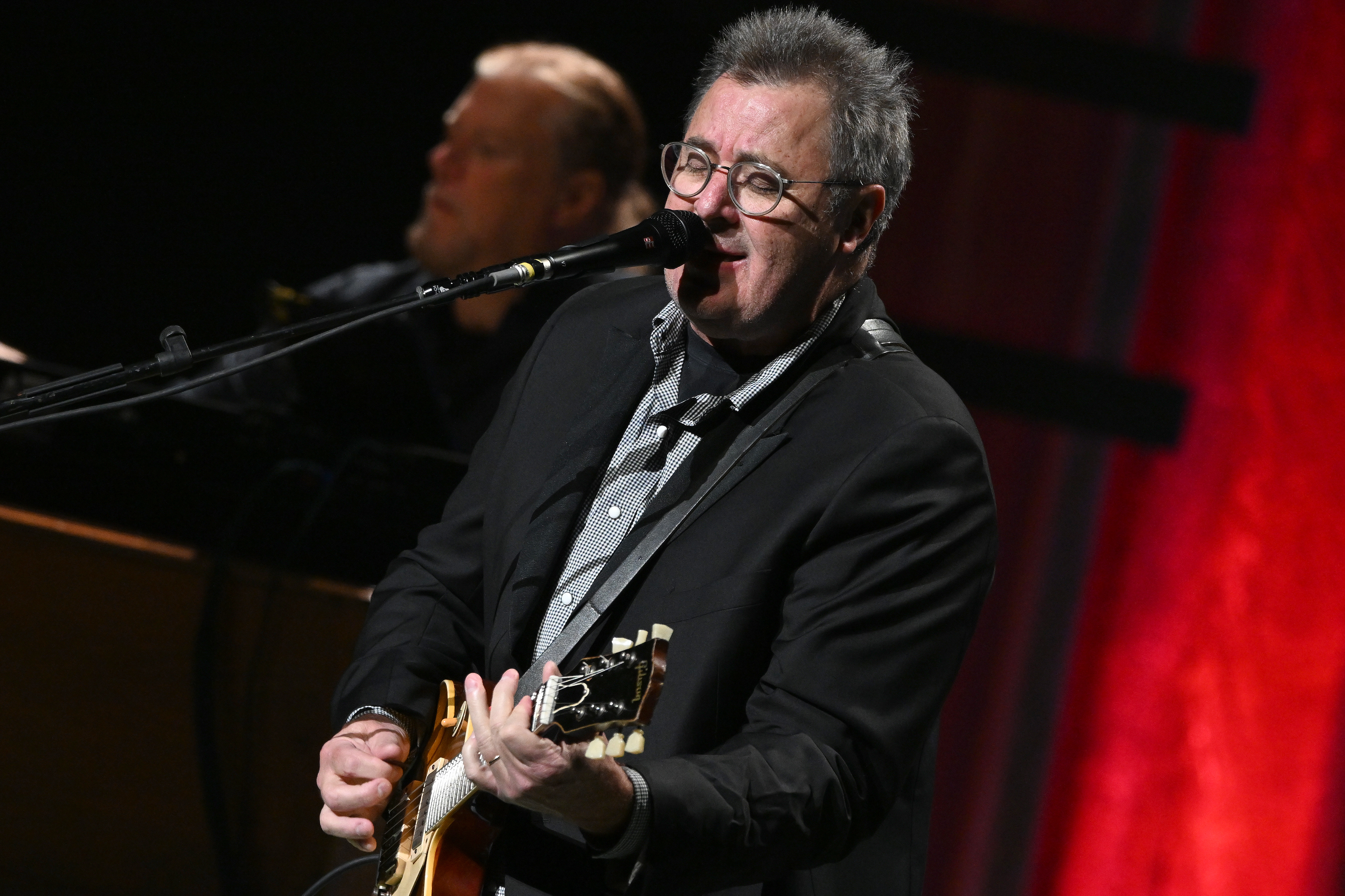 Vince Gill brings epic 3-hour show and 50-year career to Cleveland's Playhouse Square - cleveland.com
