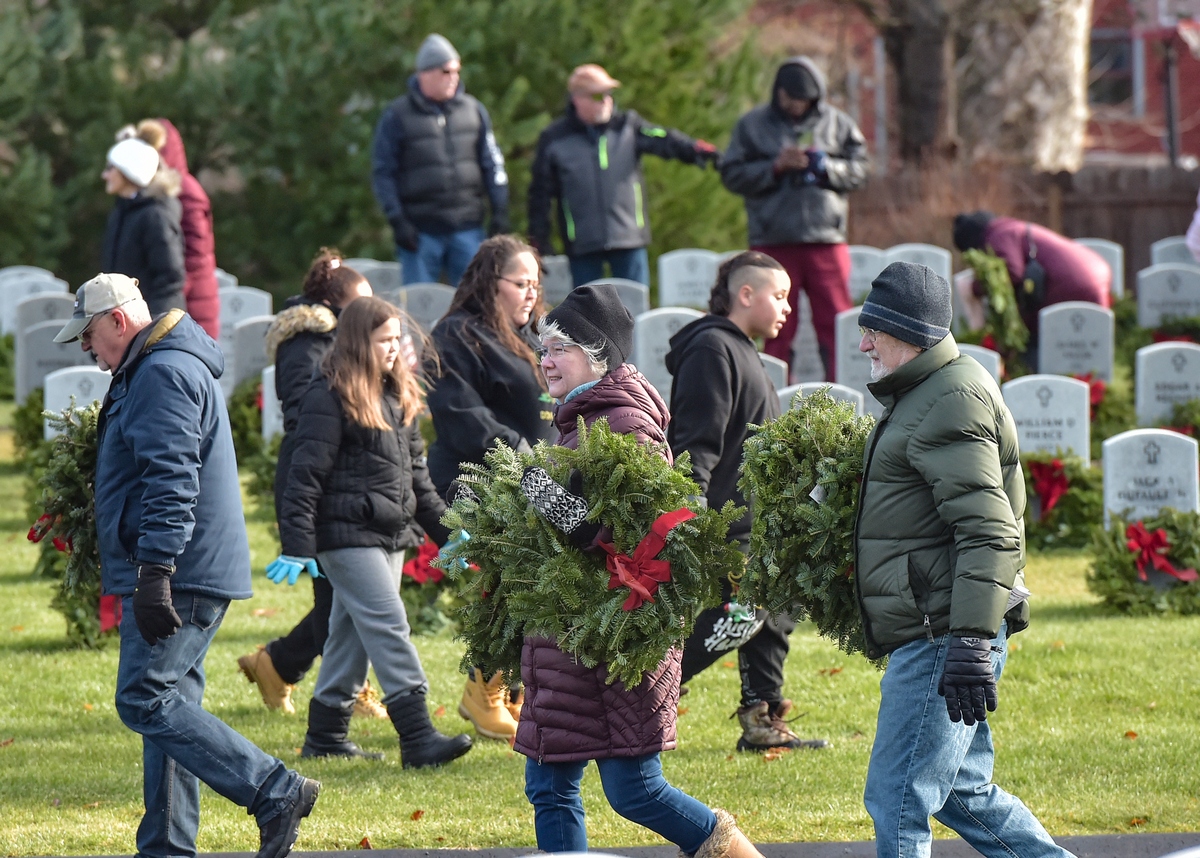 Wreaths across America at the Massachusetts Veterans Memorial Cemetery ...