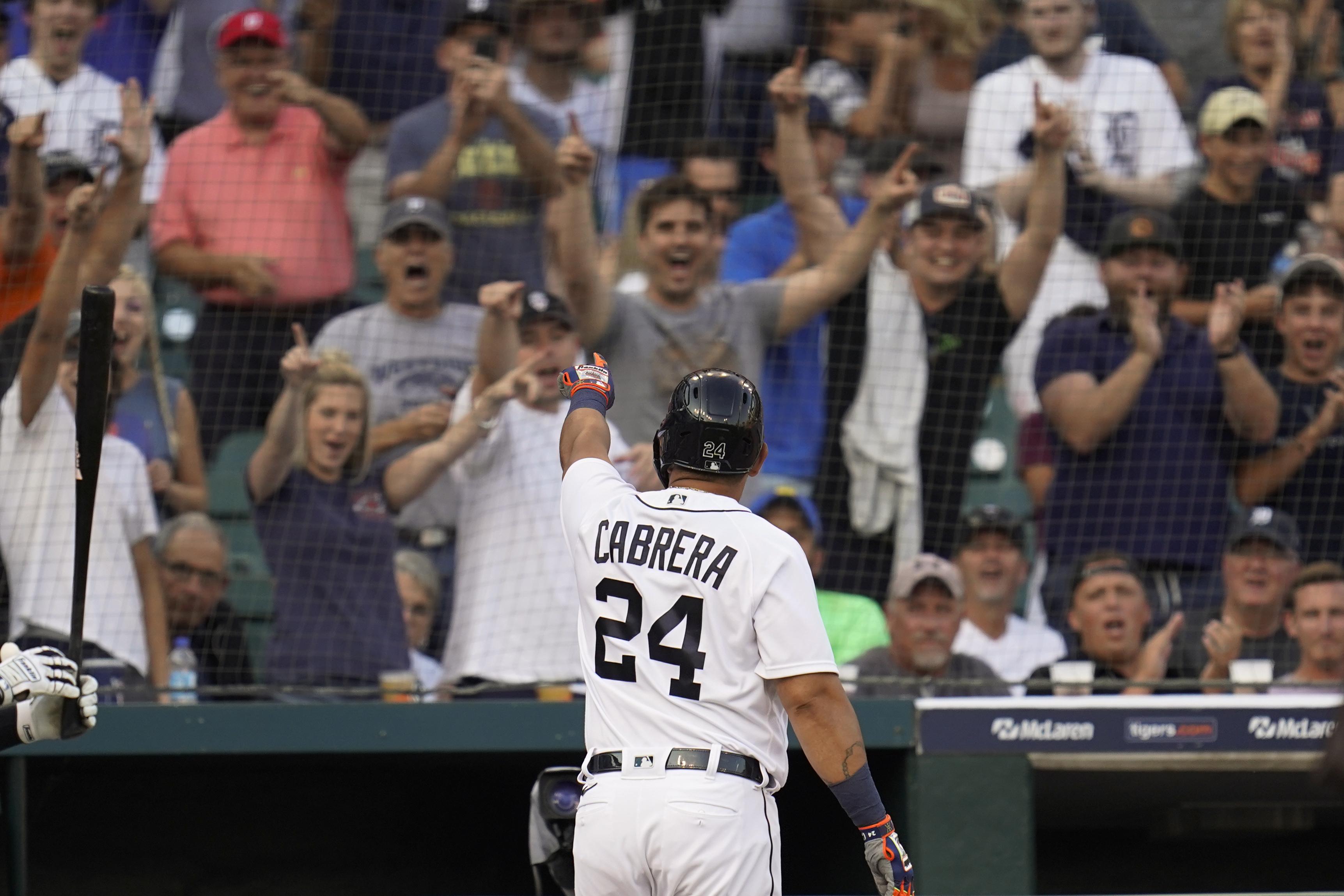 Kansas City royally spoils Miguel Cabrera's 500th home run