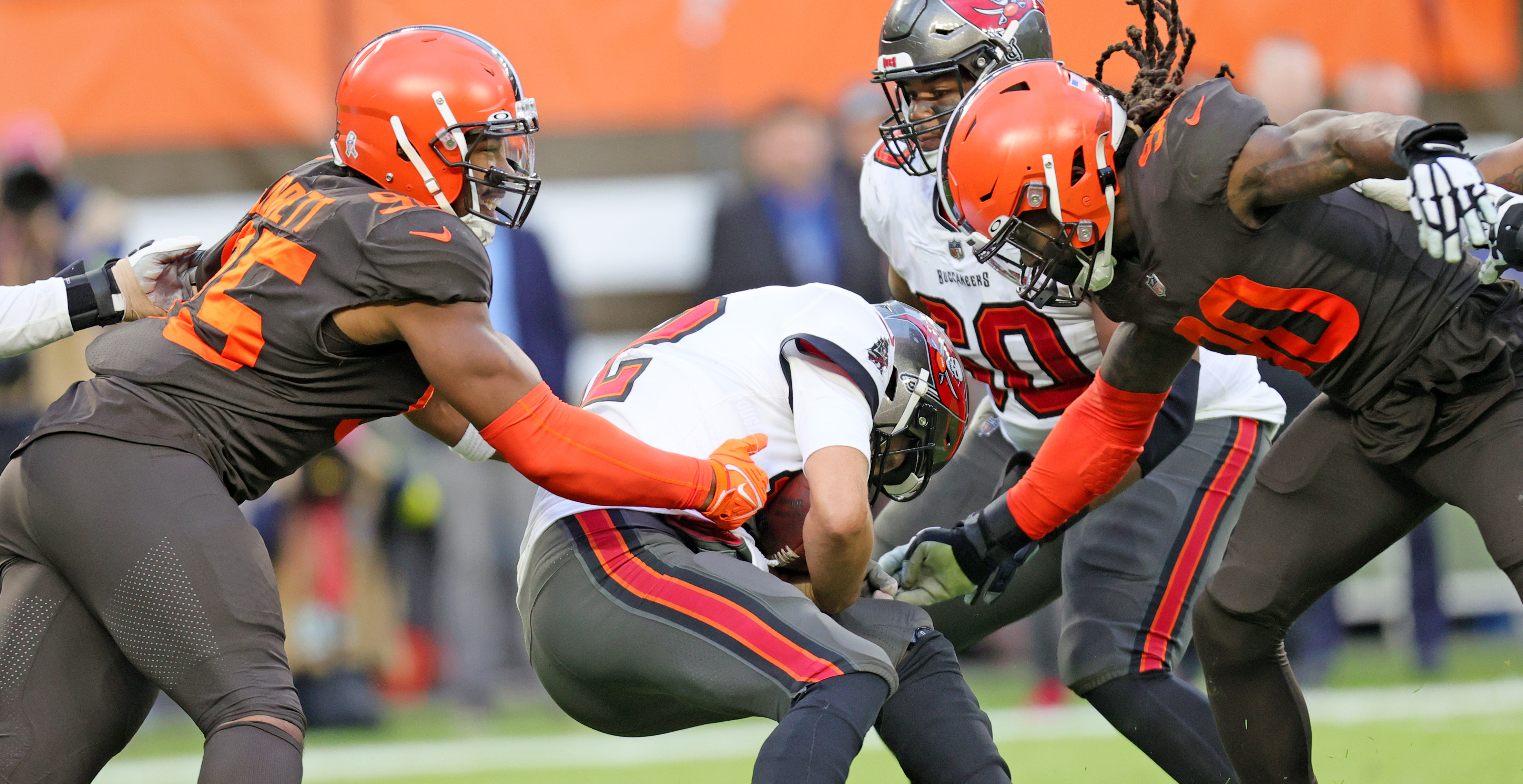 4,143 Cleveland Browns V Tampa Bay Buccaneers Photos & High Res