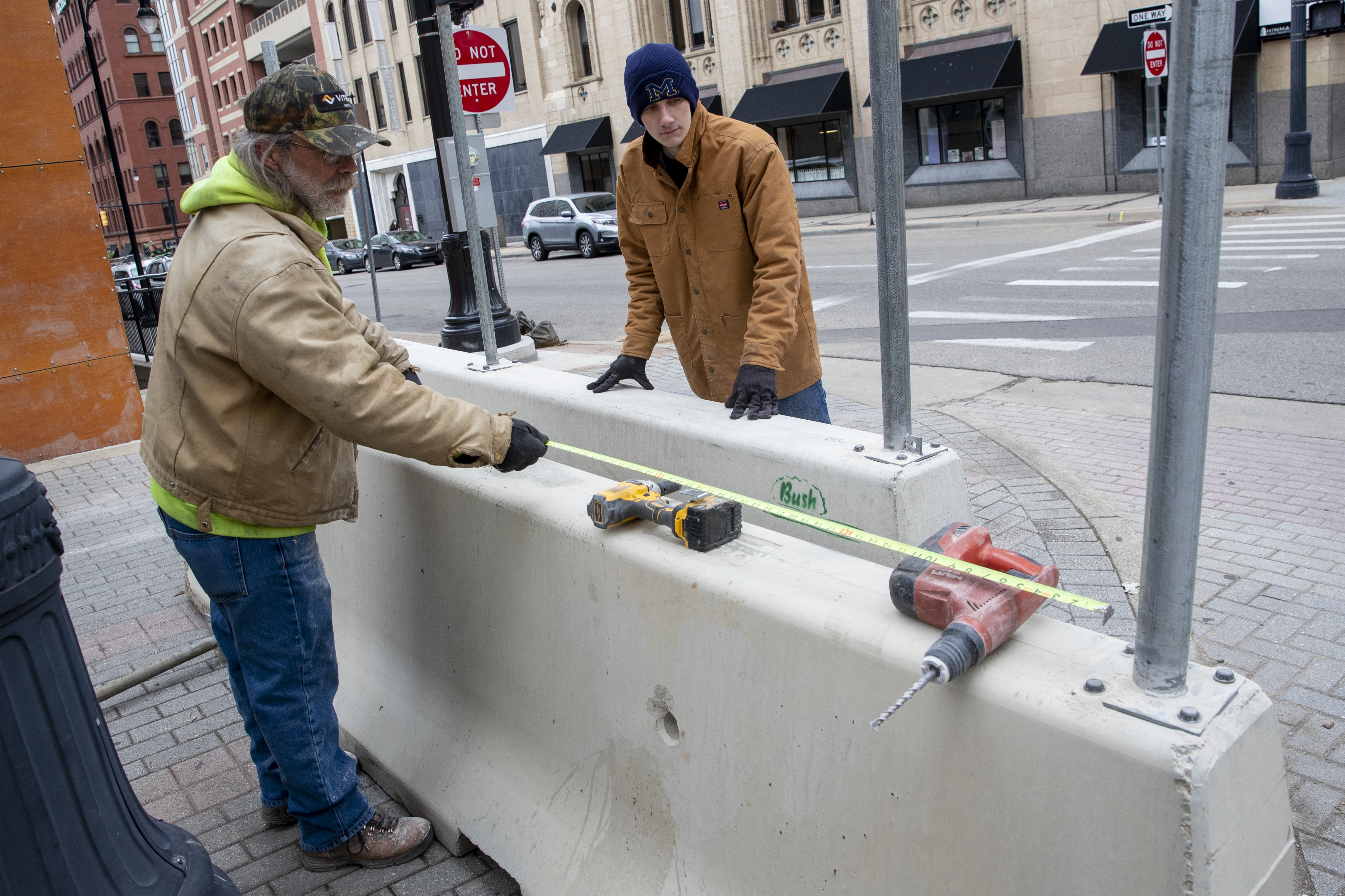 Mike Jack, left, and Cole Bond, from Fence Consultants of West Michigan, put up barricades in downtown Grand Rapids on Tuesday, April 20, 2021, as a jury deliberates fate of Derek Chauvin in death of George Floyd. A riot on May 30, 2020, caused significant property damage in the aftermath of a peaceful protest following the death of Floyd in Minneapolis. (Cory Morse | MLive.com)