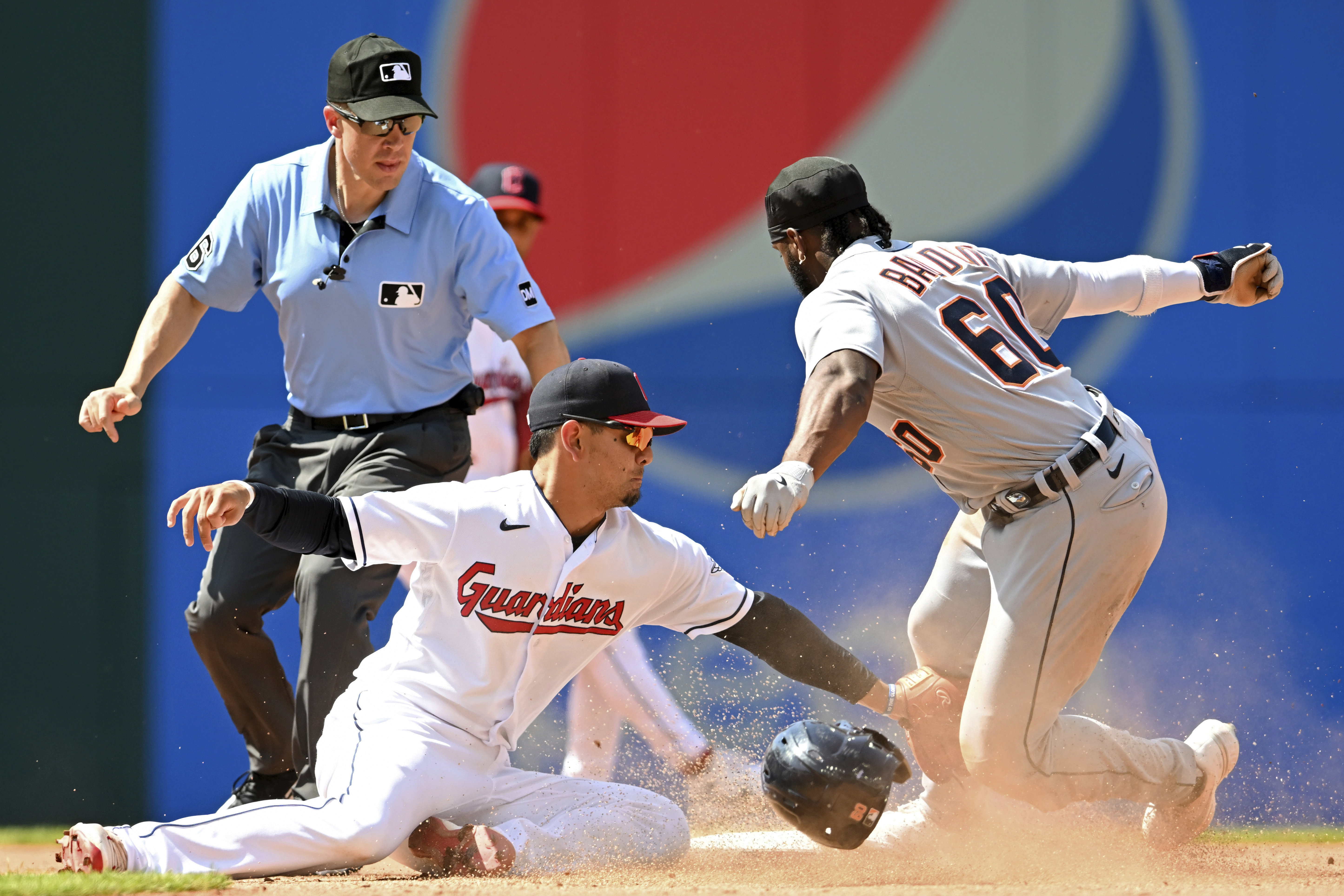 WATCH: 'El Mago' strikes again as Javier Baez goes from first to home on  steal